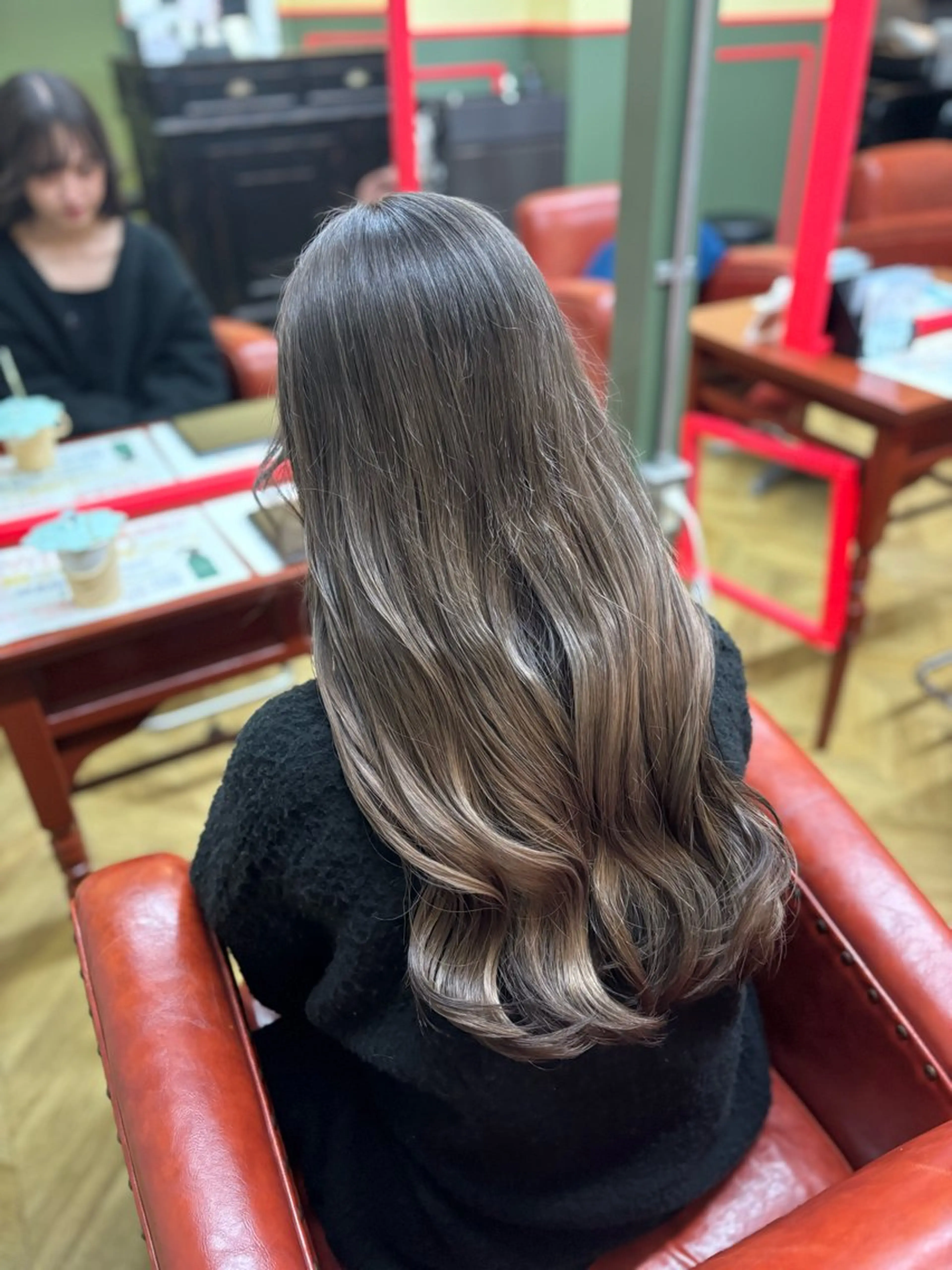 ロング カラー ブリーチ グレージュ オリーブグレージュ オリーブグレー ヘアカラー 田中 魁人のヘアスタイル
