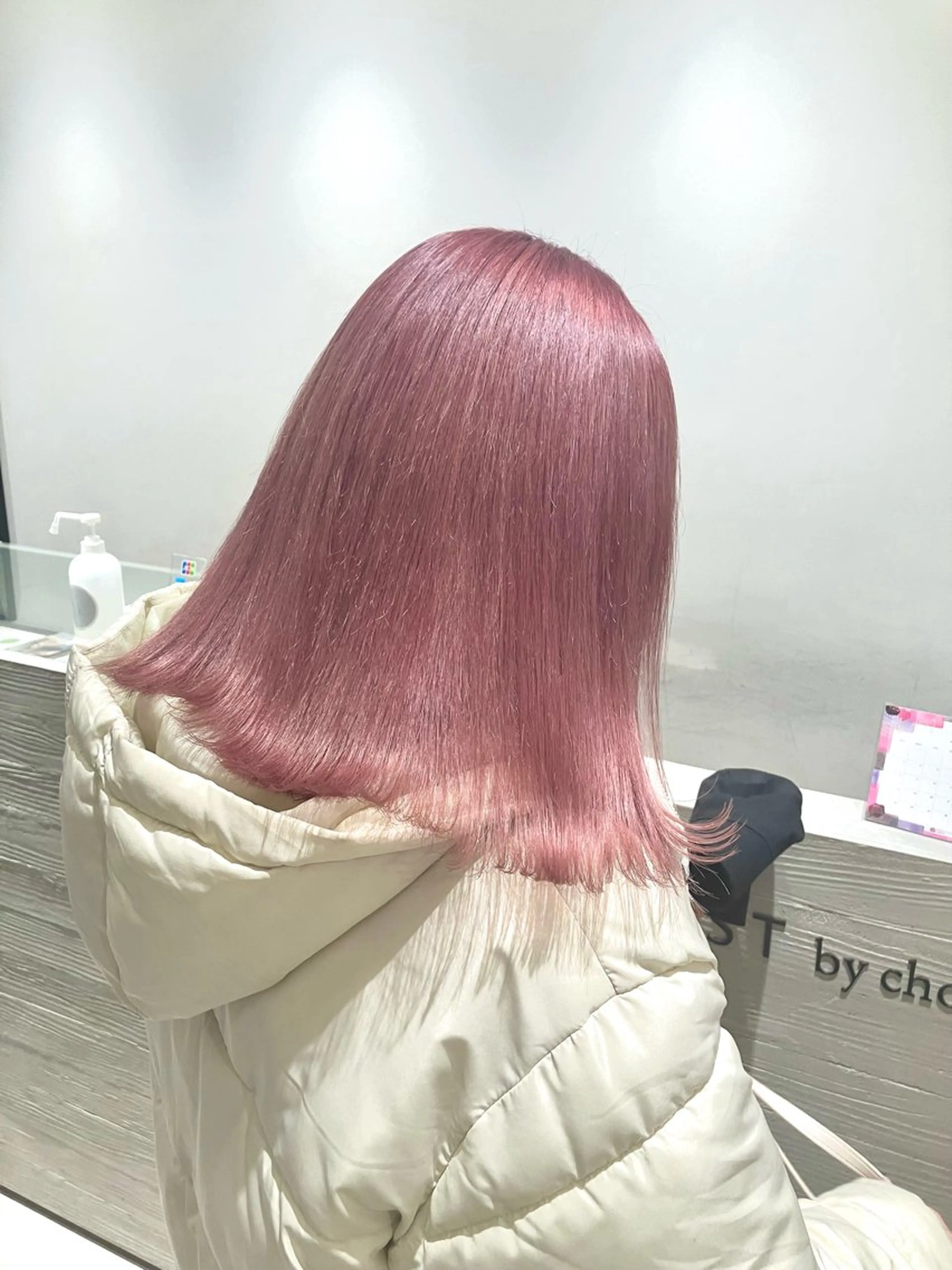 ミディアム カラー ピンクカラー サキ🤍ハイトーン 🩰くびれ巻きヘアのヘアスタイル