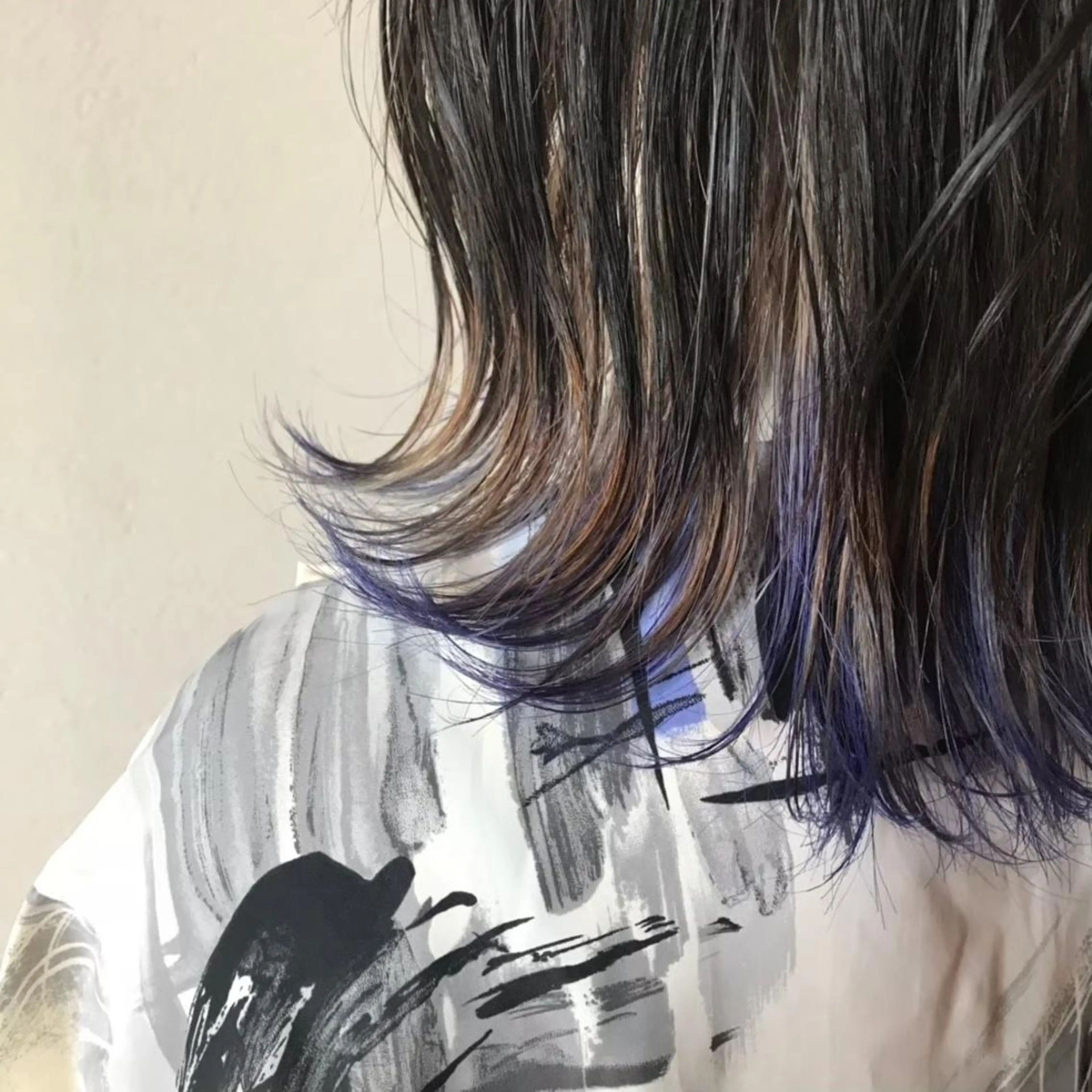 セミロング カラー ブリーチ ブルーカラー あやめ【顔まわり/レ イヤー/柔らかカラ】のヘアスタイル