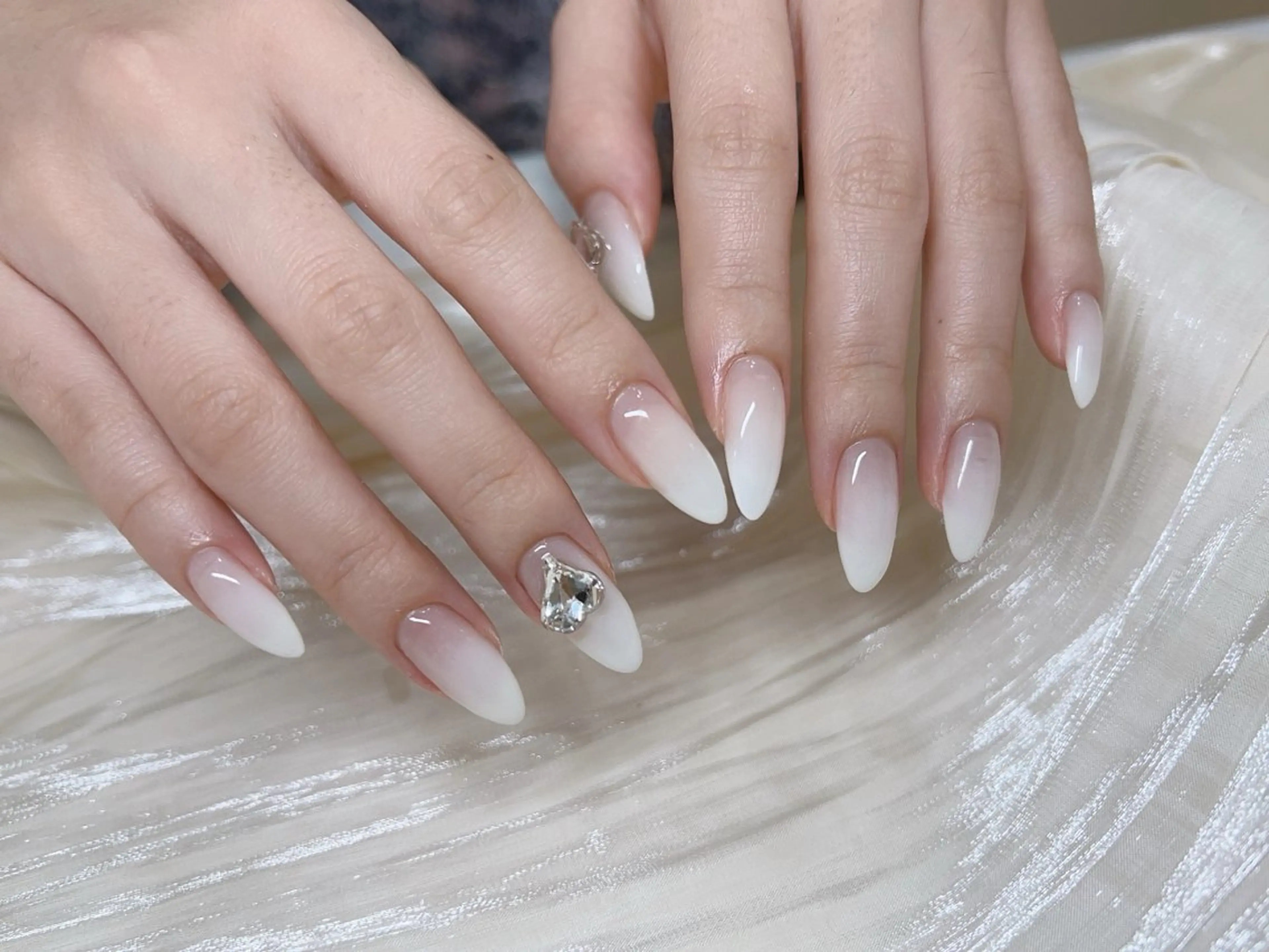 ネイル グラデーション シンプルネイル ストーンネイル ハンドネイル Nail salon CELEBRAILのネイルデザイン