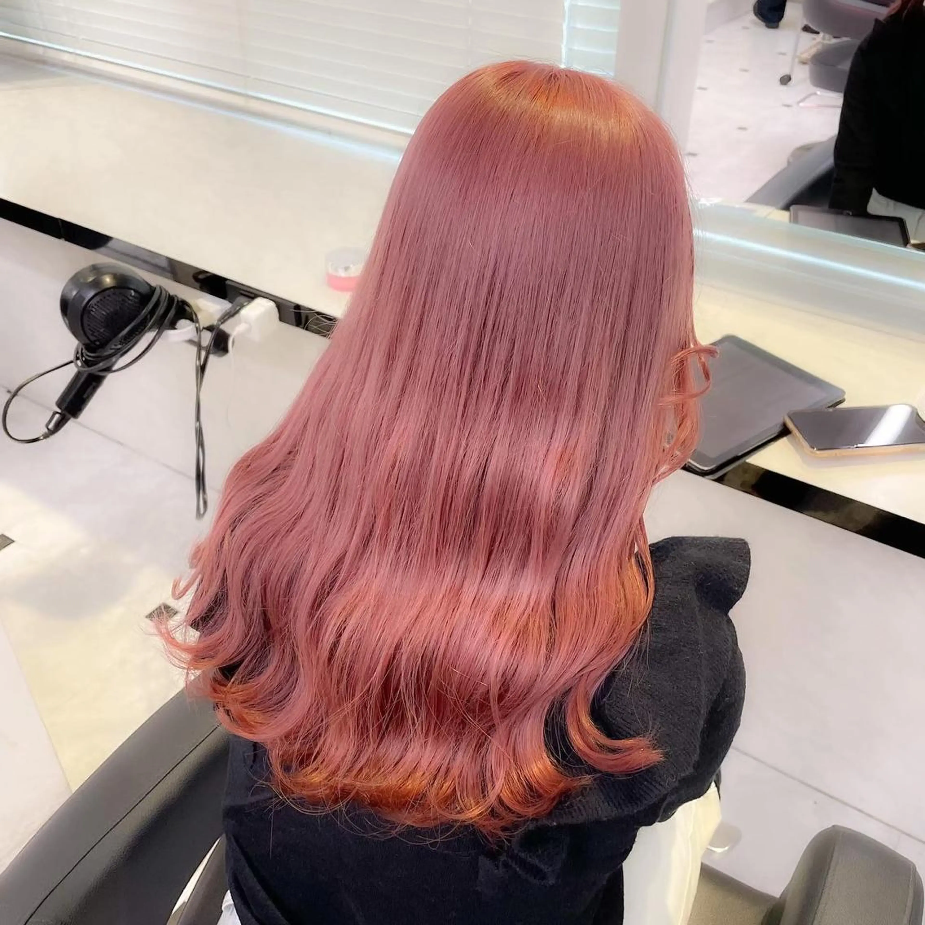 セミロング カラー ケアブリーチ 韓国レイヤーKYONのヘアスタイル