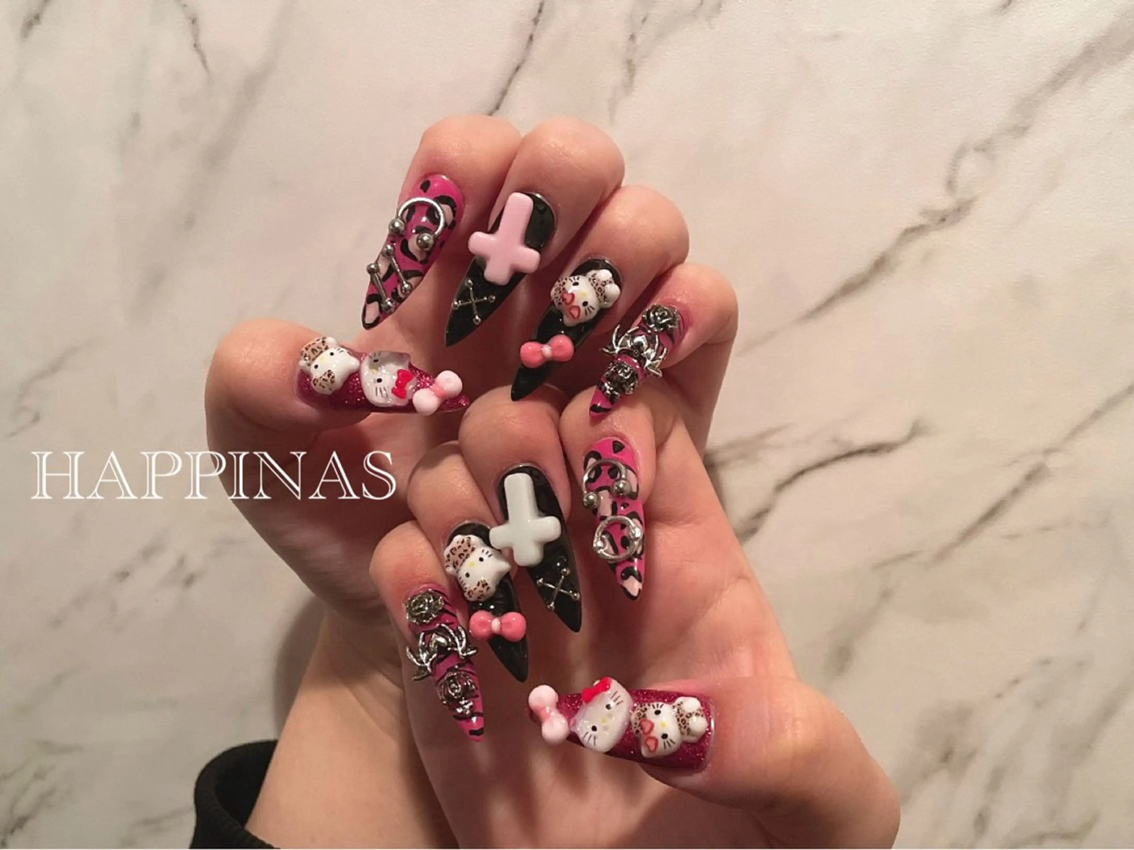 ネイル アニマル柄 ロングネイル ピンク スカルプネイル ハンドネイル HAPPINAS Jrネイリスト💅のネイルデザイン