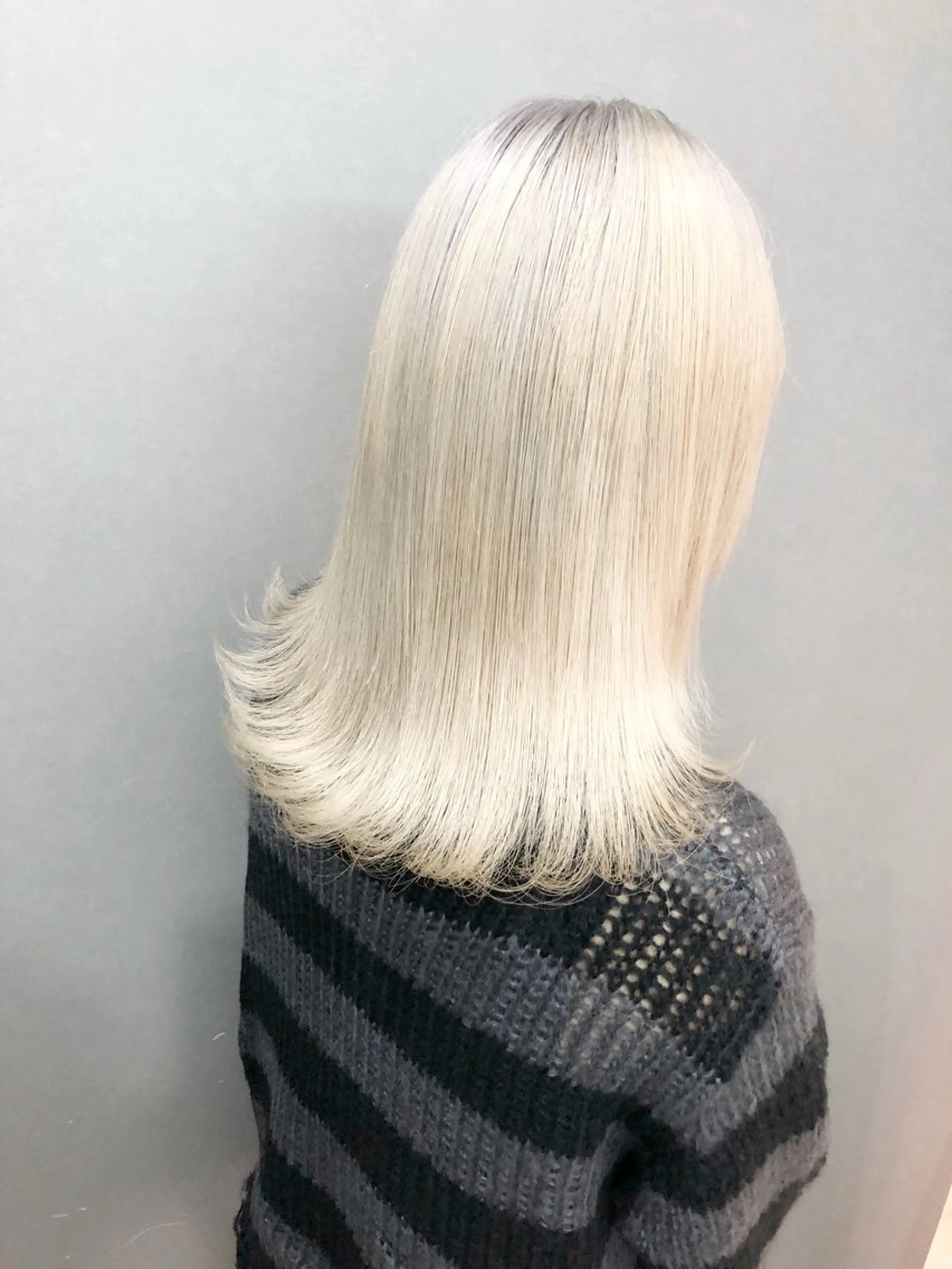 セミロング くびれヘア エクステ 韓国風ヘア レイヤーカット ウルフカット カット ヘアカラー 🌈ホワイトカラー レイヤー/キシ🌈のヘアスタイル