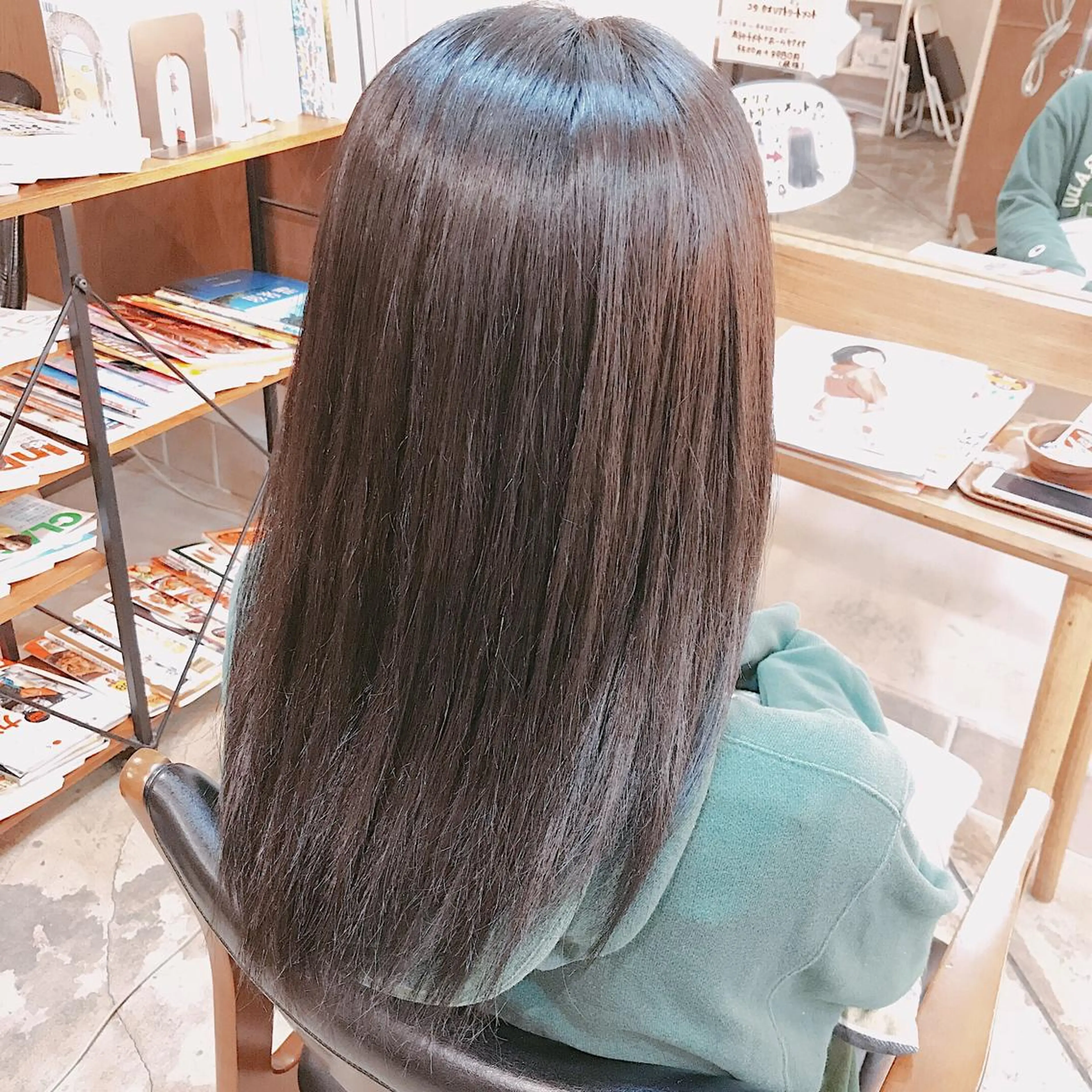 ロング カラー アッシュ アッシュブラウン ブラウンカラー ダークアッシュ イルミナカラー 鈴木 美穂のヘアスタイル