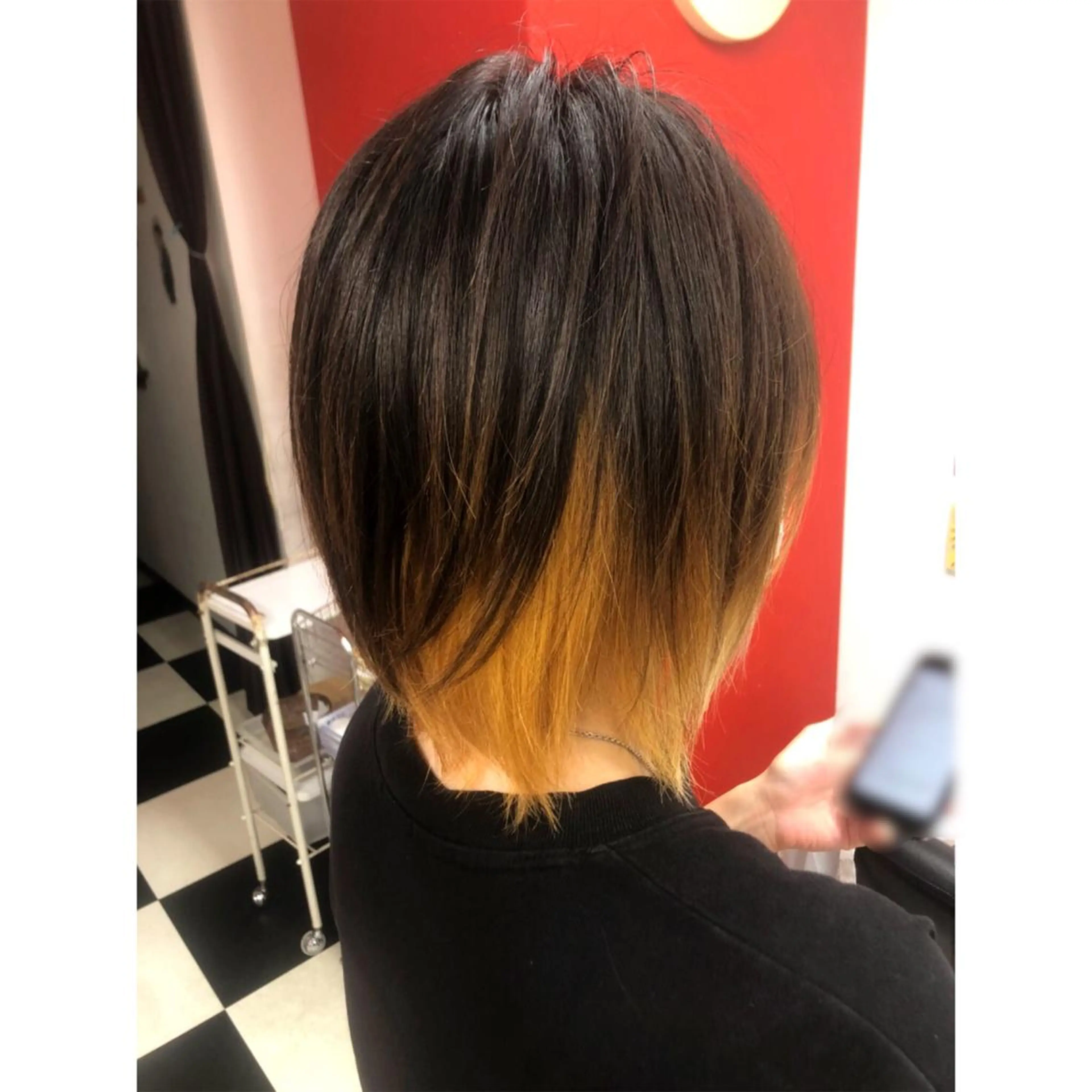 ミディアム カラー 抜きっぱなしブロンド インナーカラー 粟野 裕稀のヘアスタイル