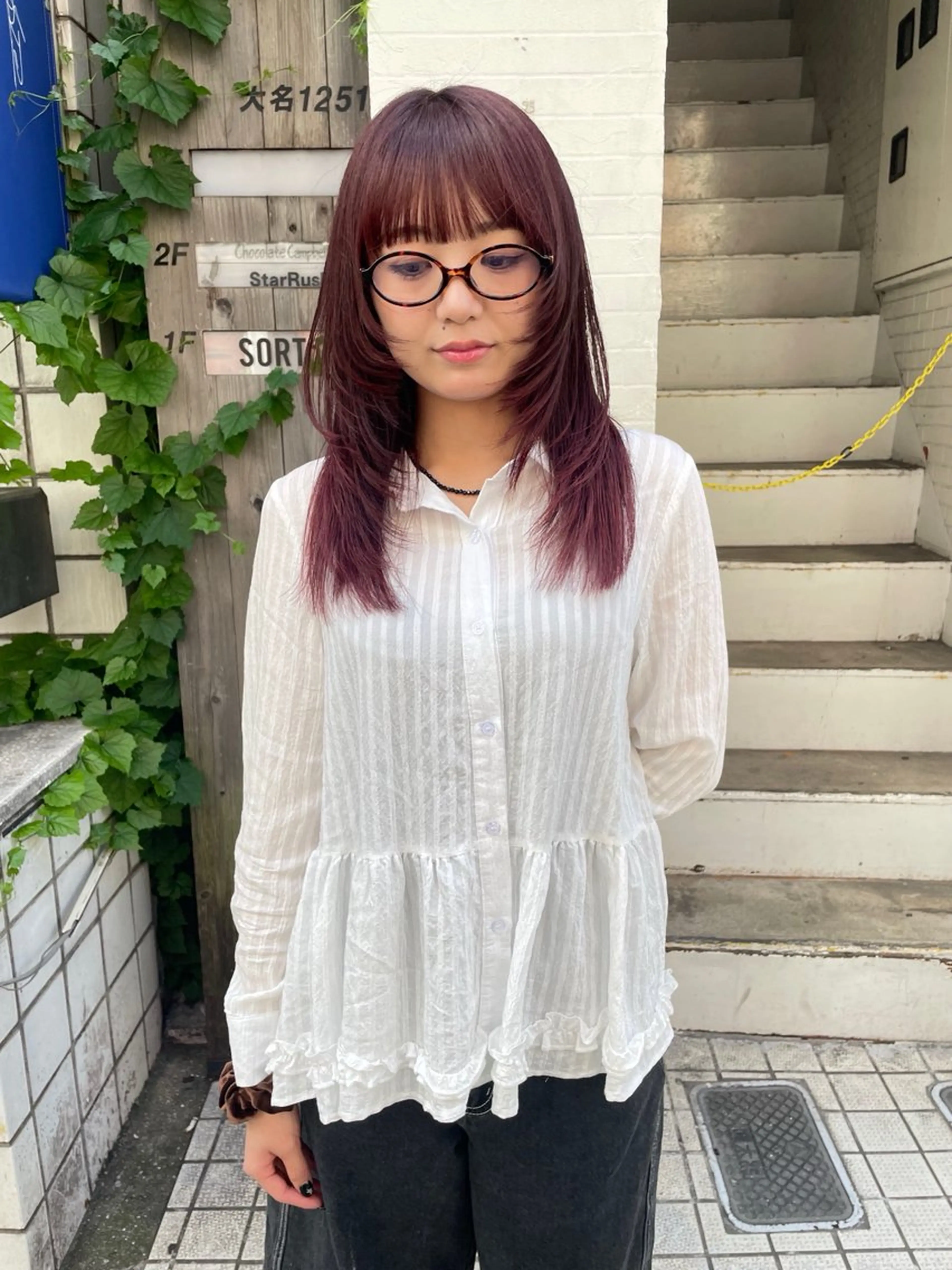 ロング カラー ロングレイヤー ボルドーカラー レッドカラー 顔まわりレイヤー ハッシュカット カット ヘアカラー トリートメント MIU/ルーツカラー ボブ/顔周りレイヤーのヘアスタイル