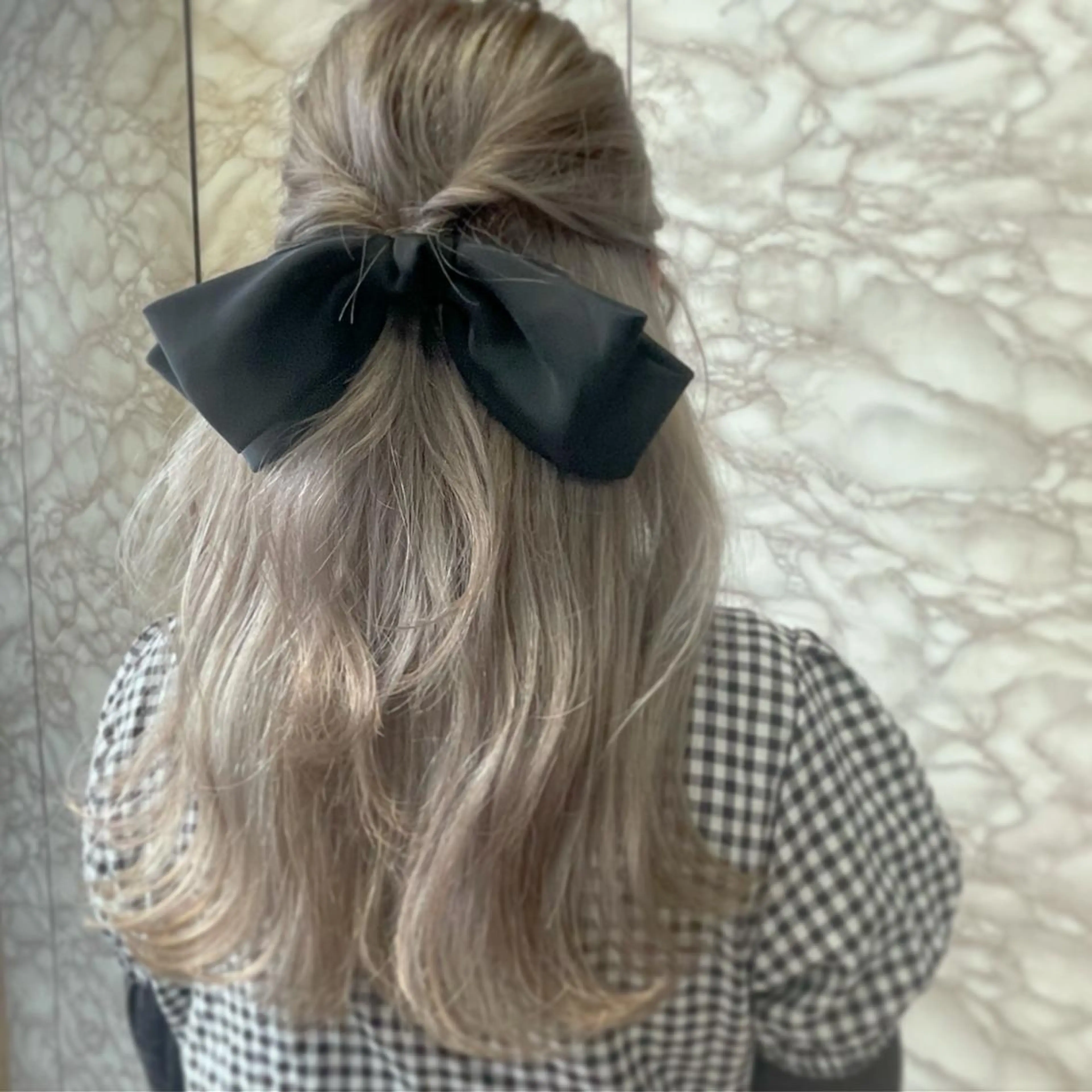 セミロング カラー YEAU　PLUS所属・極上の艶髪 RINAのヘアスタイル