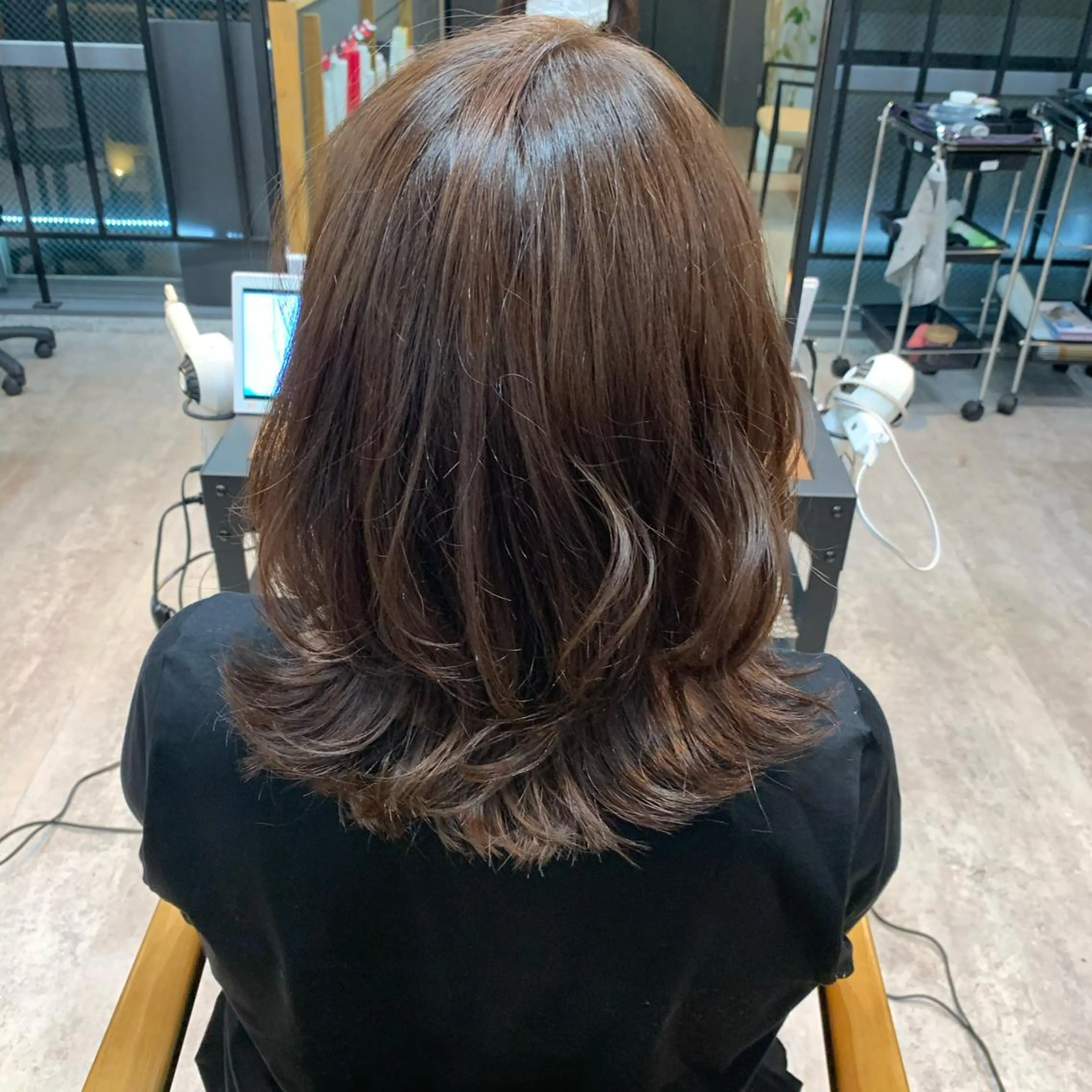 セミロング カラー eyesburg W/est所属・ショートボブ 村上のヘアスタイル