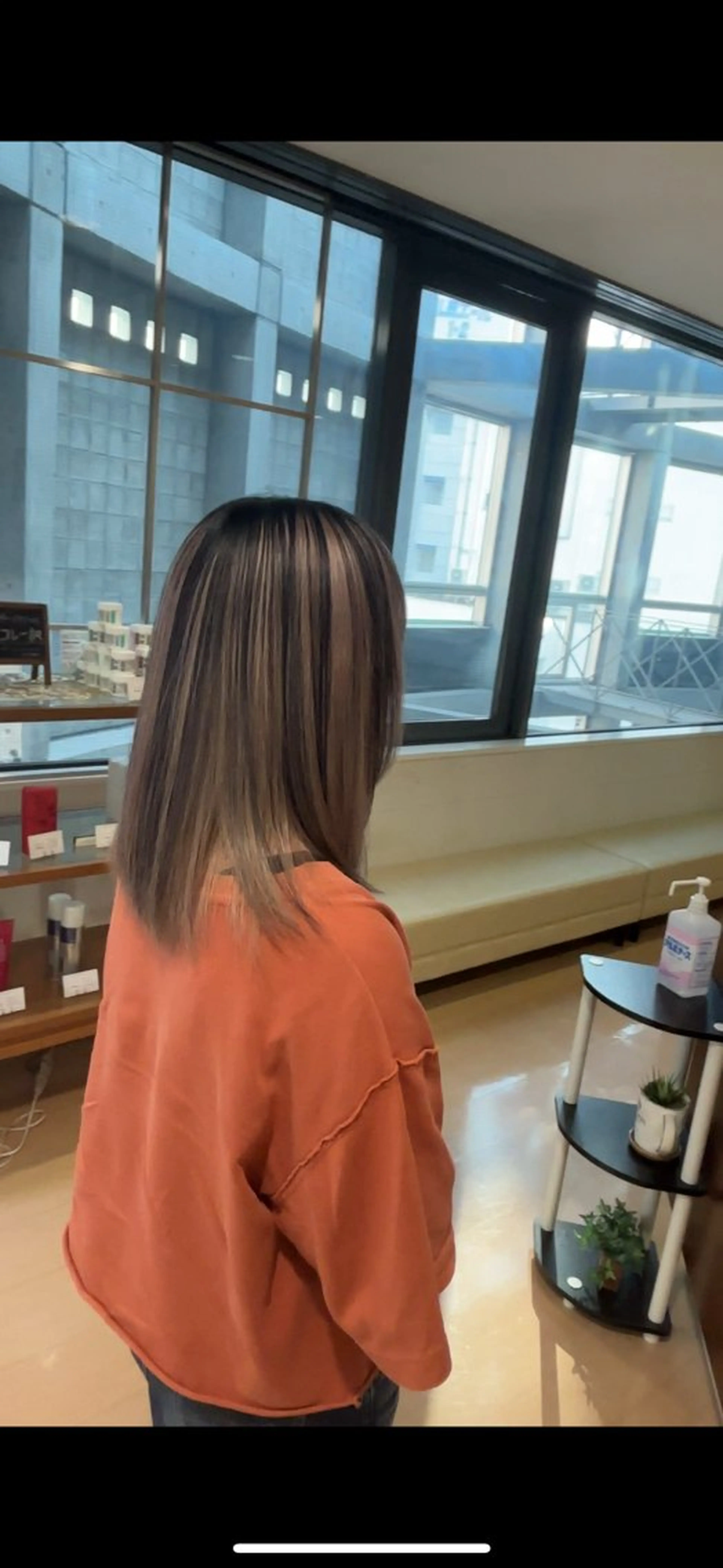 セミロング カラー ベージュカラー ミルクティーベージュ メンズケアパーマ✨️ ケアブリーチカラーのヘアスタイル