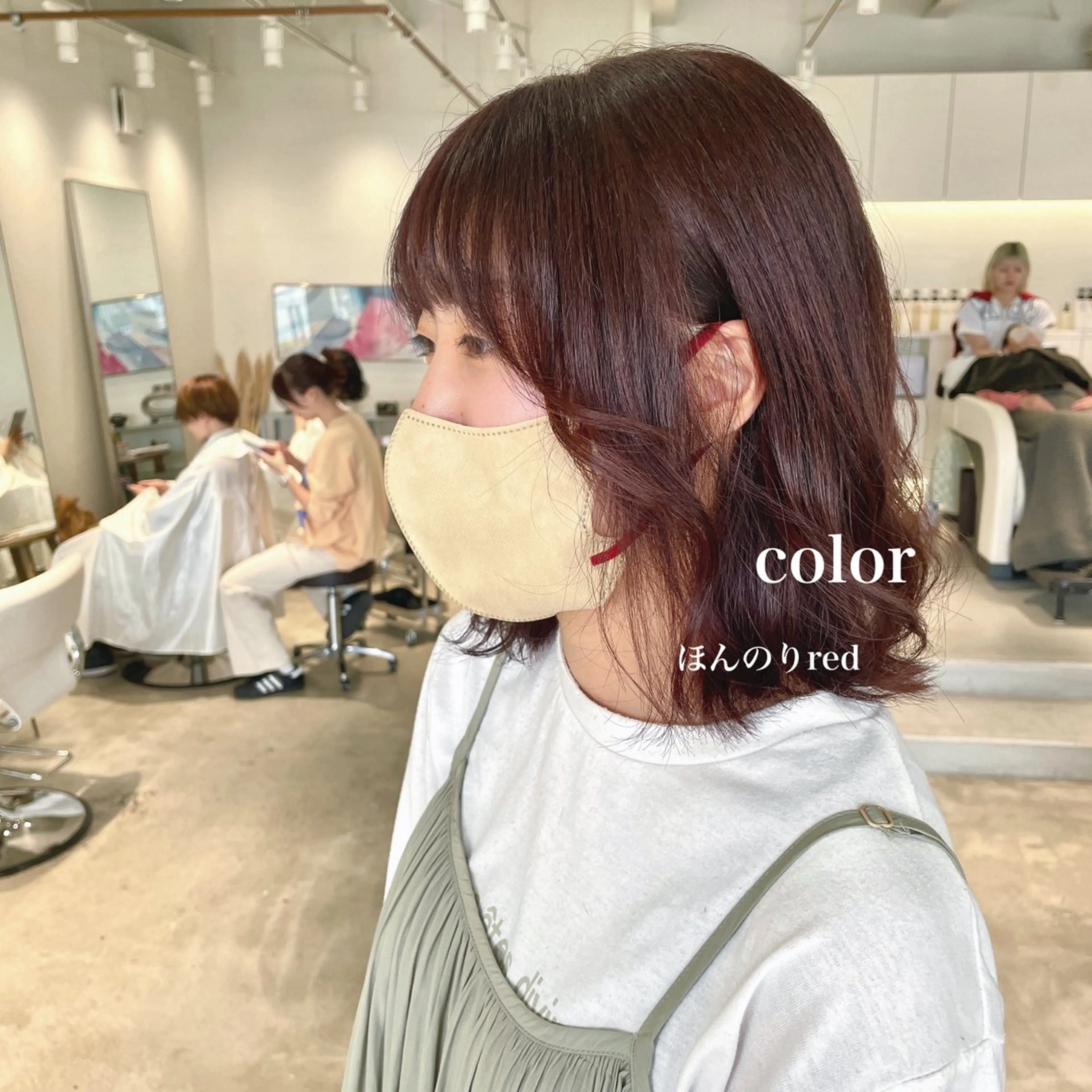 ミディアム カラー 峯崎 葵のヘアスタイル