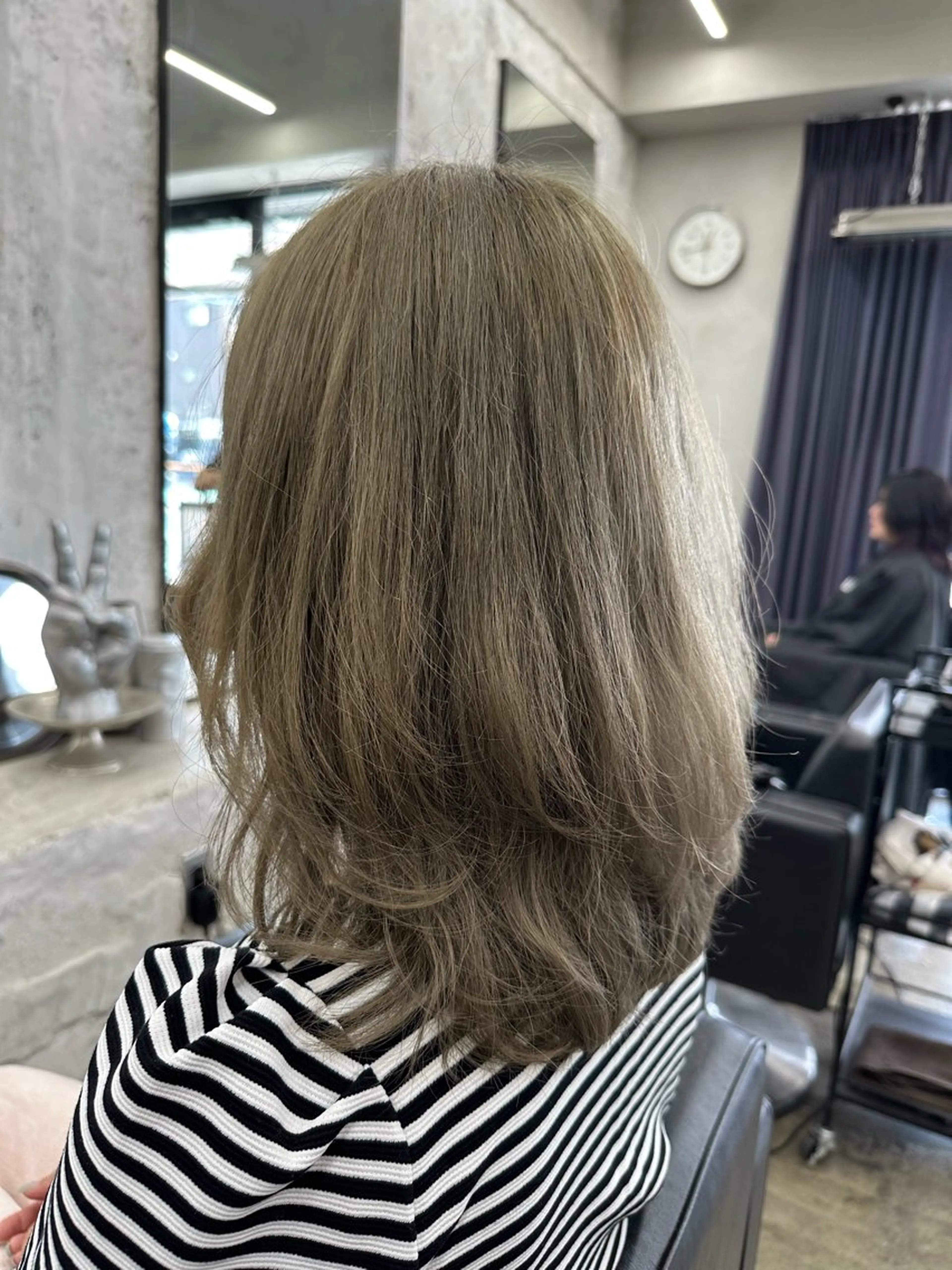 ミディアム カラー グレージュ ミルクティーグレージュ カット ヘアカラー トリートメント 🪐LANDS🪐 福垣 海也のヘアスタイル