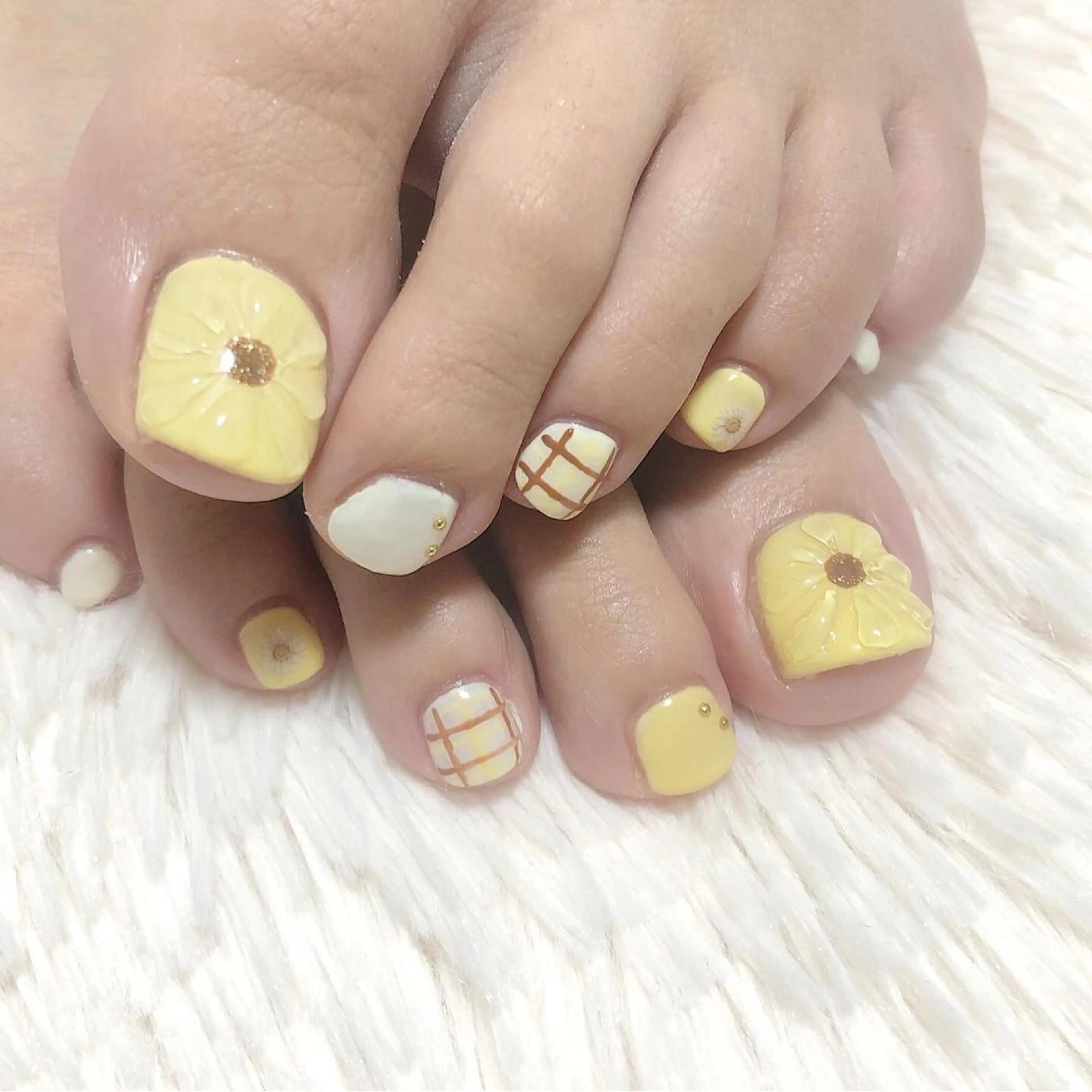 ネイル フラワーネイル ぷっくりネイル フットネイル プーモワベリー ♡のネイルデザイン