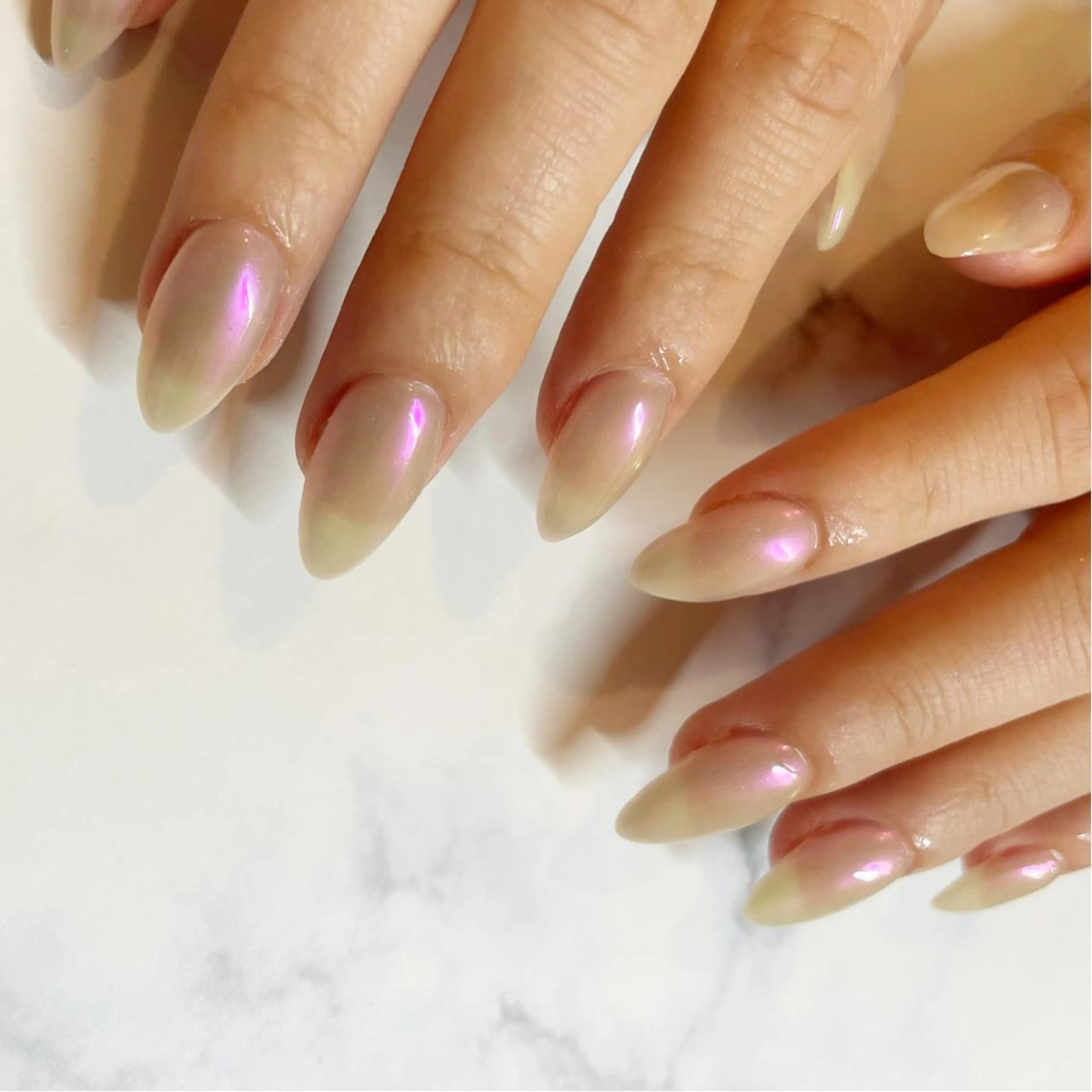 ネイル オーロラネイル ワンカラーネイル ピンク ハンドネイル Classy【クラッシー】所属・Classy: Mizukiのネイルデザイン