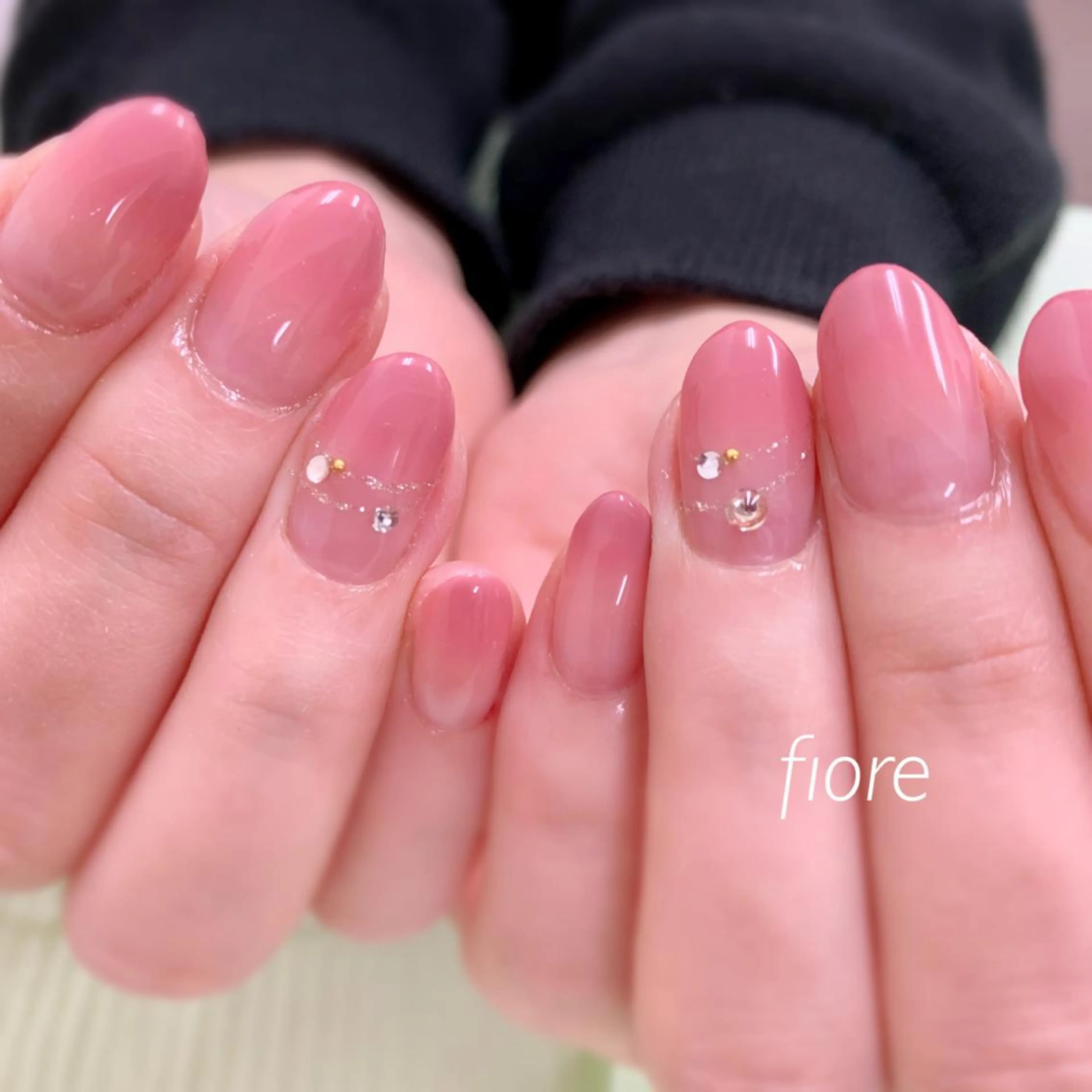 ネイル グラデーション ラメ(グリッター) シンプルネイル ストーンネイル フィオーレ fiore所属・fiore みゆきのネイルデザイン