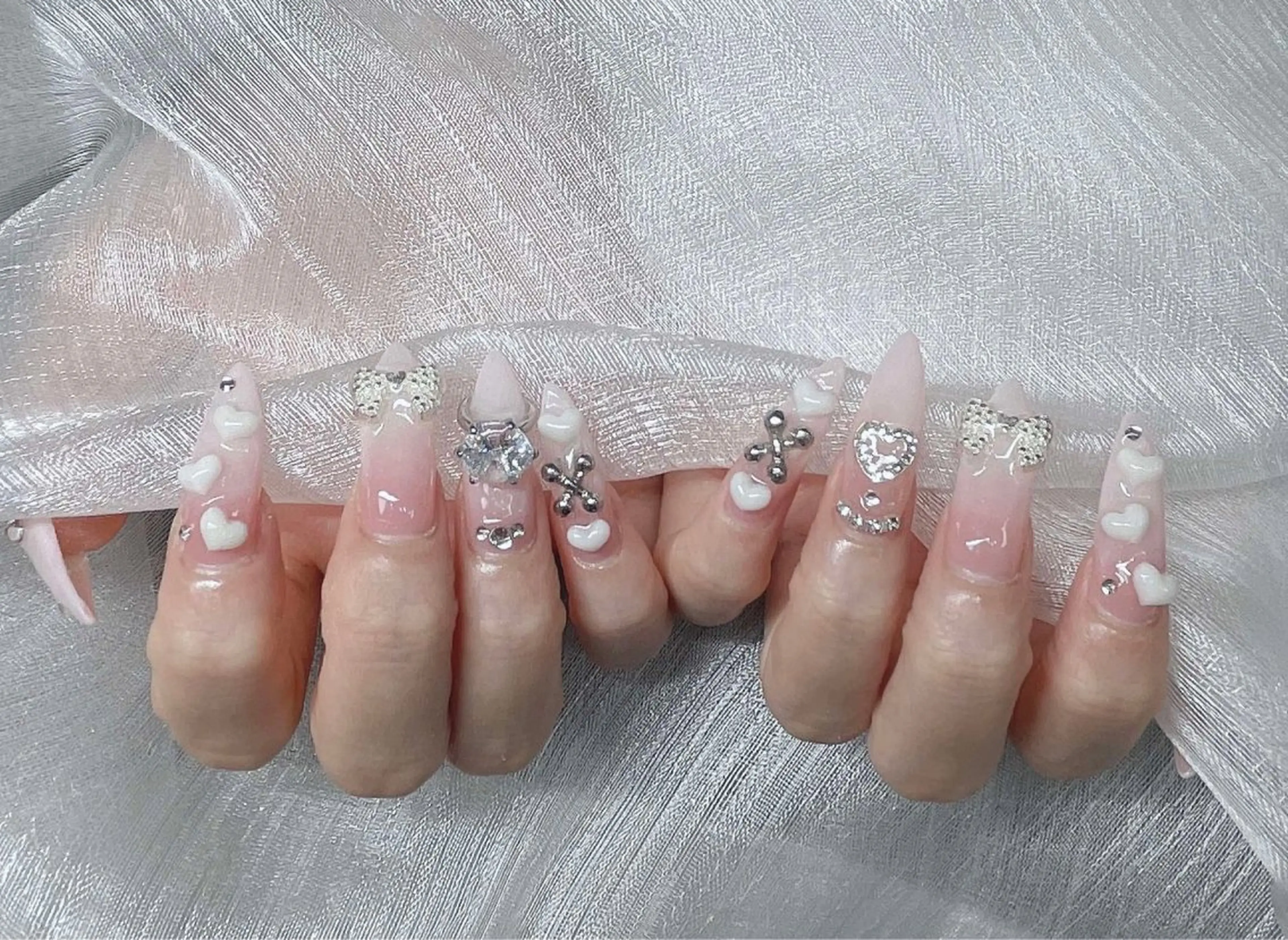 ネイル 長さ出し グラデーション 卒業式 キラキラネイル マグネットネイル ハンドネイル Lee Nailsのネイルデザイン