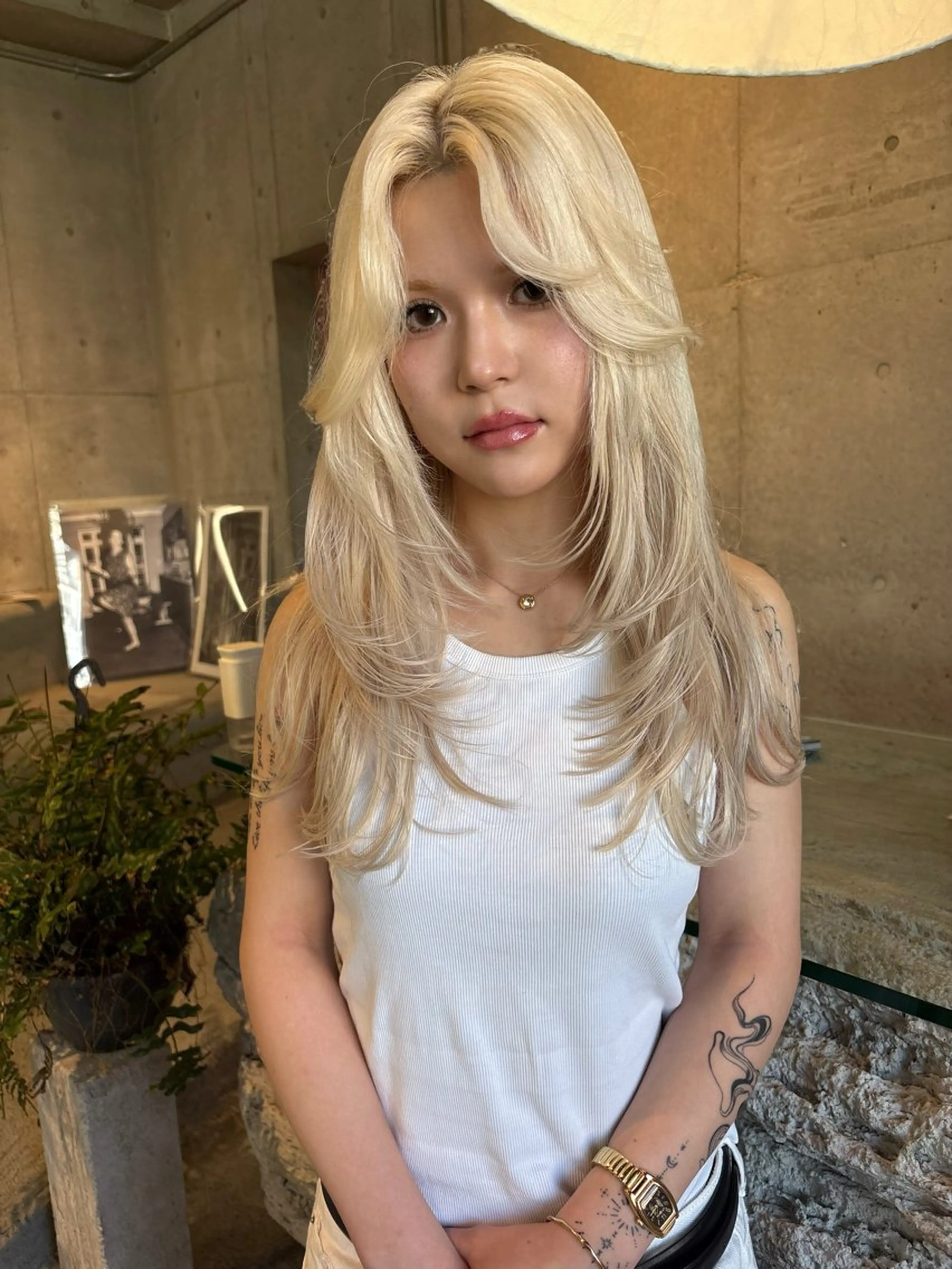 ロング カラー ブリーチ 抜きっぱなしブロンド ブロンド レイヤーカット 後藤 里奈のヘアスタイル