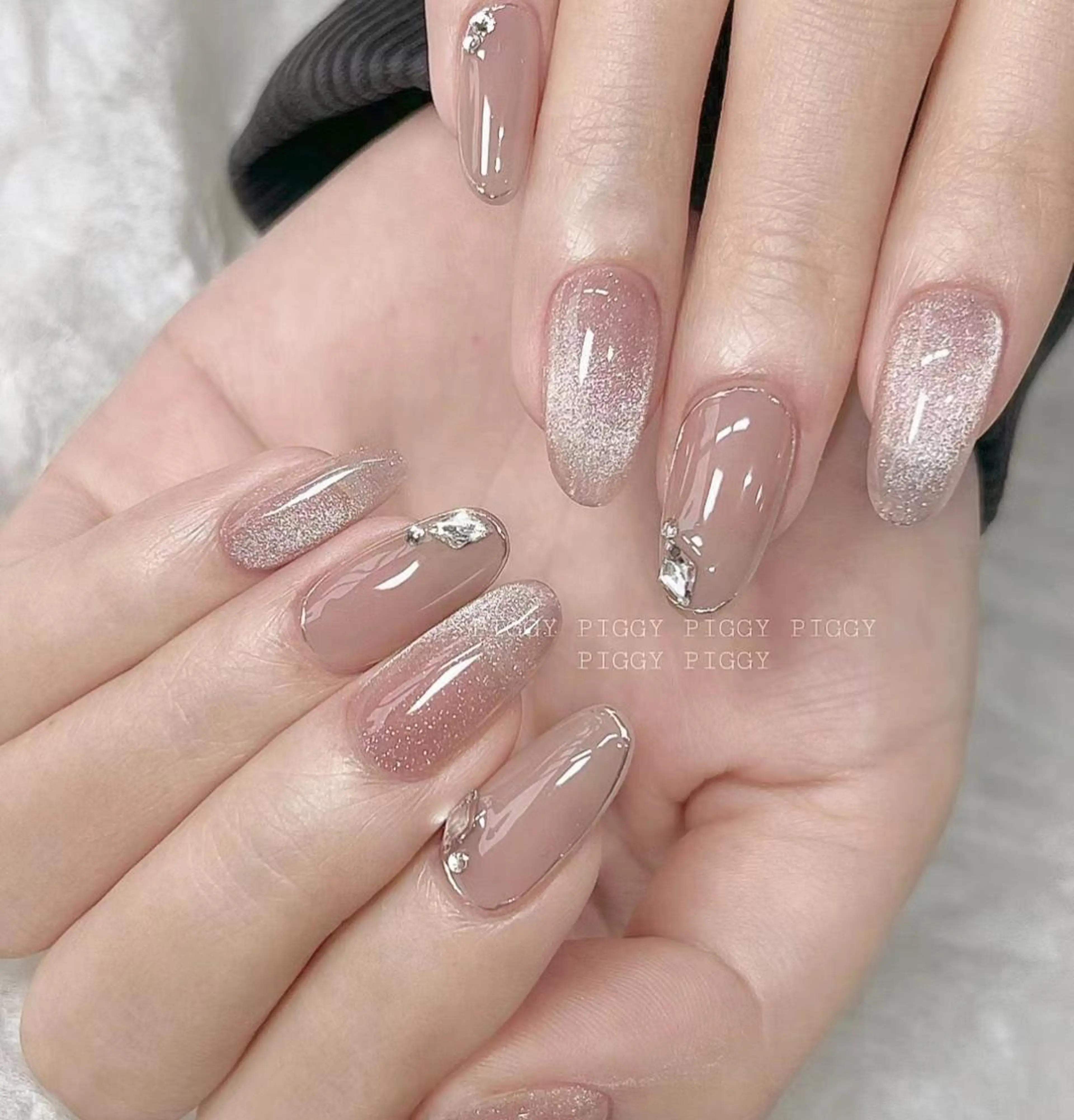 ネイル 長さ出し ネイルチップ Queens テイのネイルデザイン