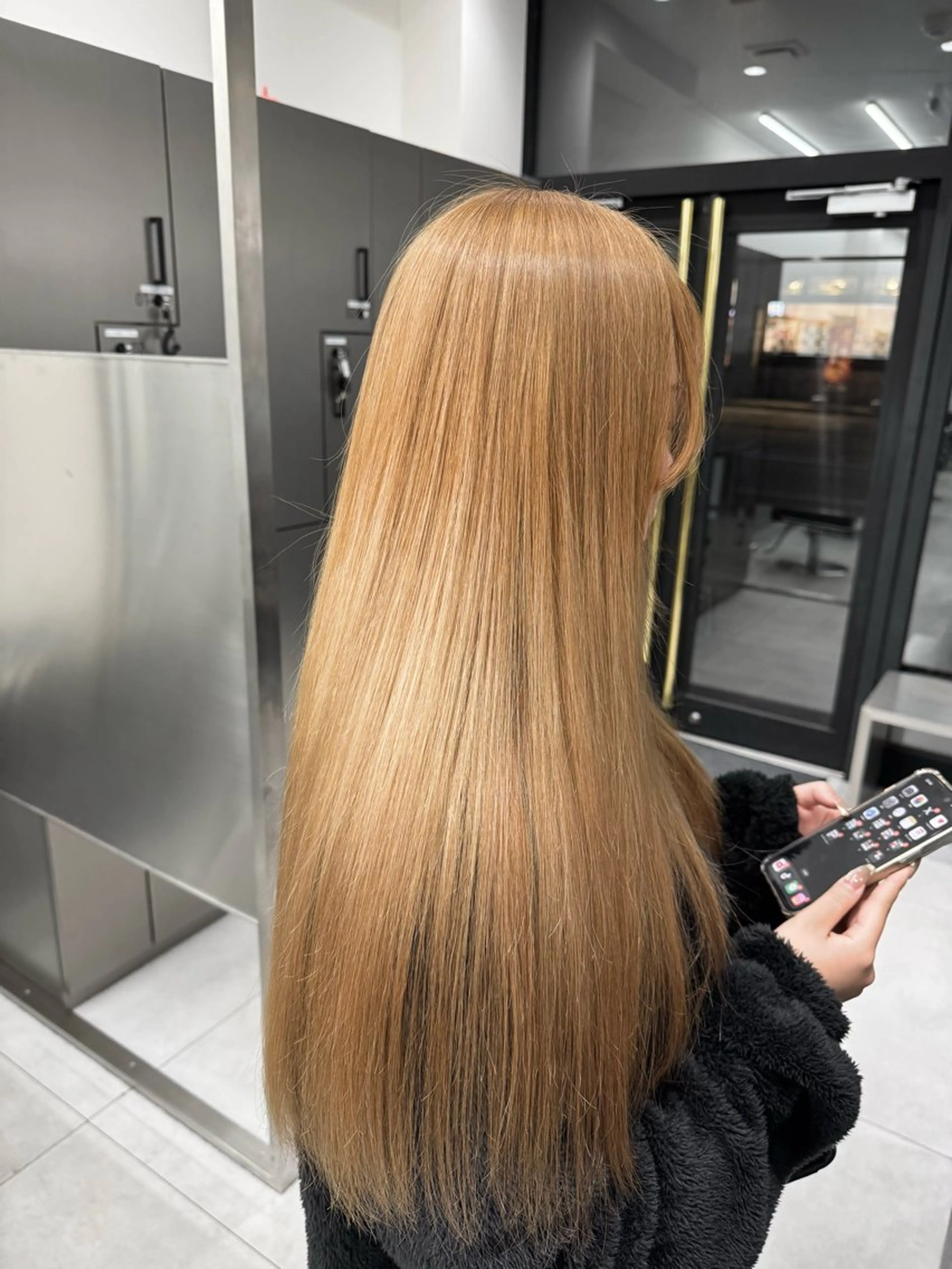 カラー 𝐥𝐚𝐲𝐞𝐫 韓⛓️ハイトーンのヘアスタイル
