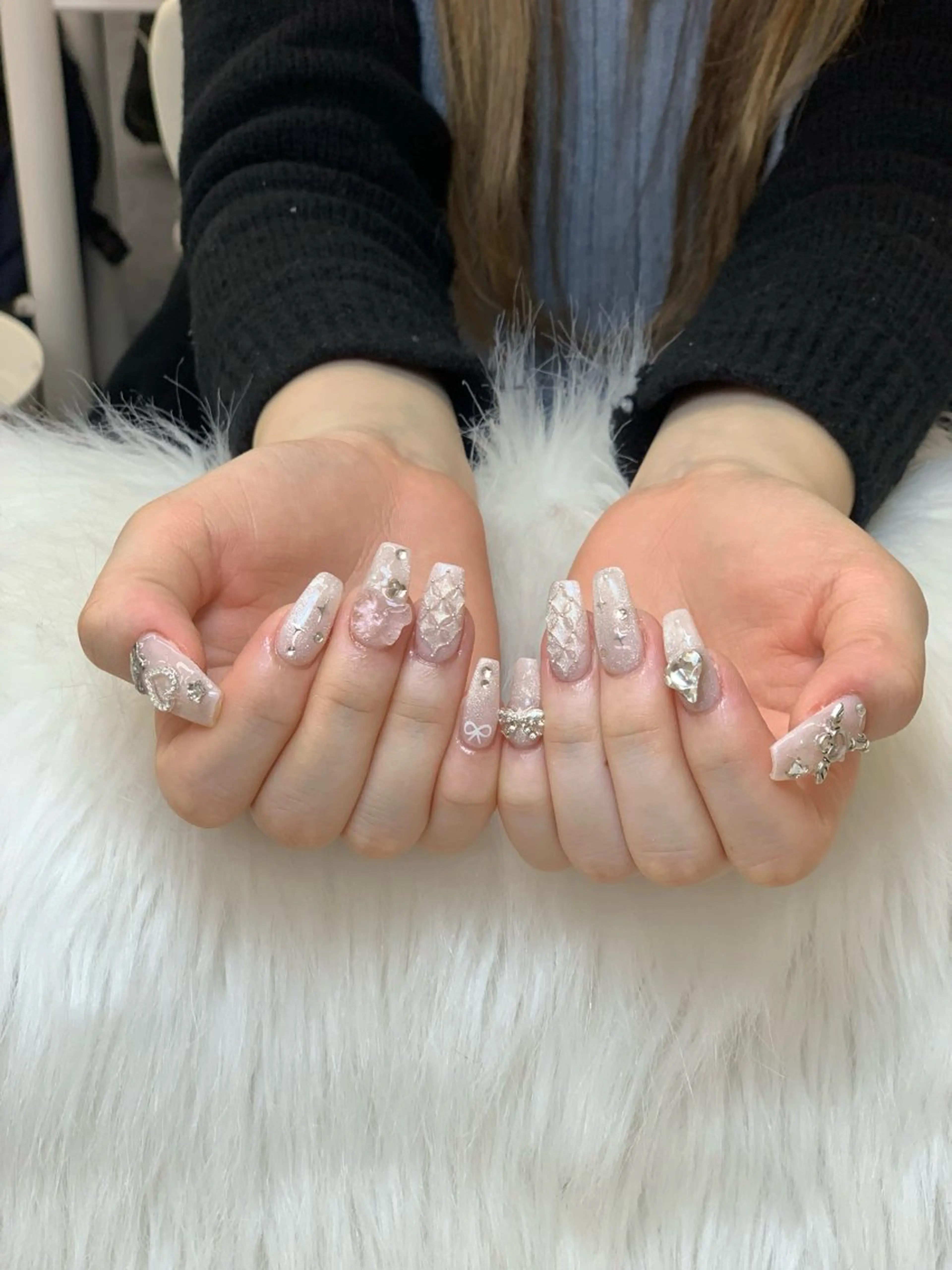 ネイル アートネイル オーロラネイル チークネイル 長さ出し フットネイル ハンドネイル Cloudy Chan 歌舞伎町のネイルデザイン