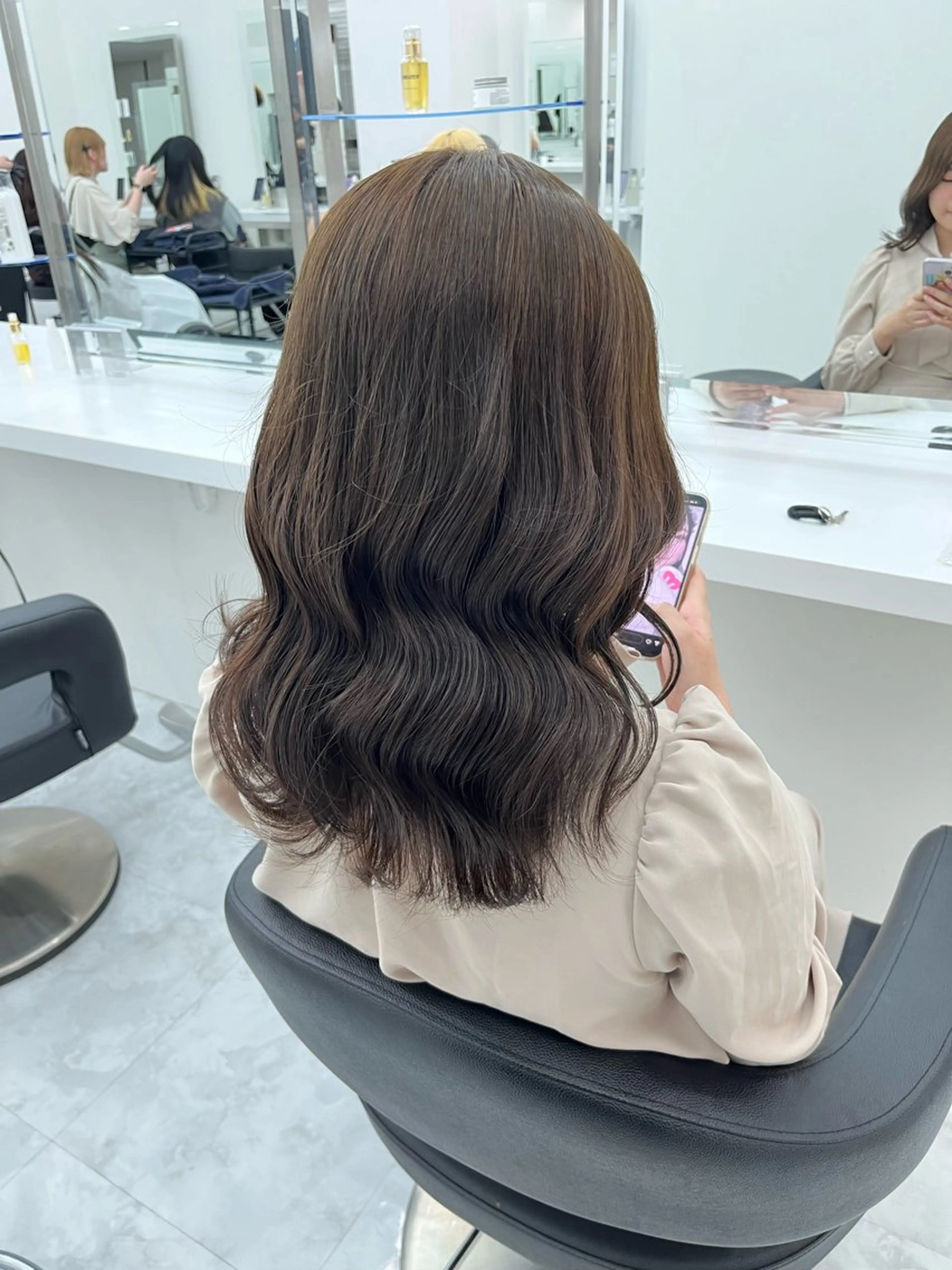 ミディアム カラー ヘアアレンジ 艶髪ハイトーン🫧 Kurehaのヘアスタイル