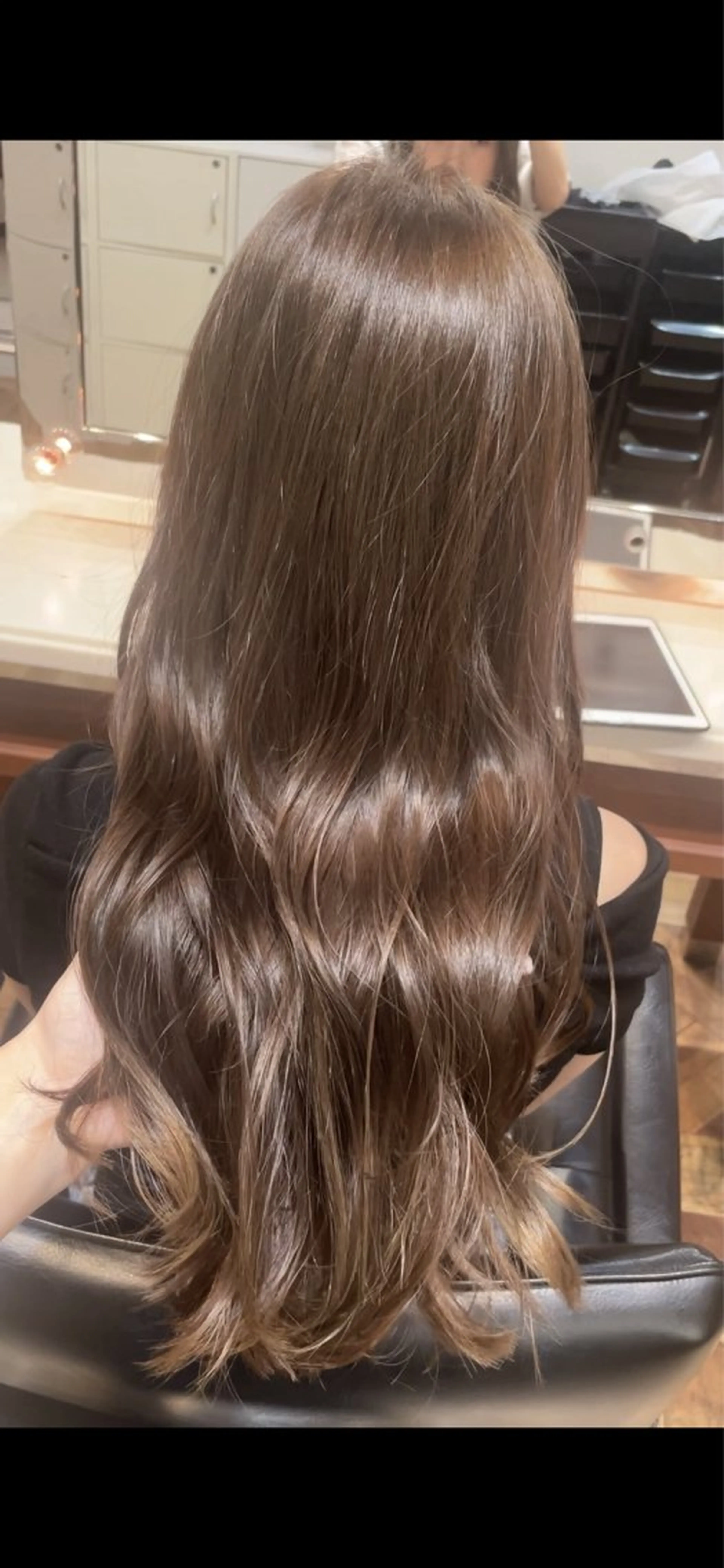 ロング カラー ベージュカラー ブリーチ グレージュ ブリーチなしカラー カット ヘアカラー トリートメント BEBE所属・ブリーチなし 透明感カラーKANAのヘアスタイル