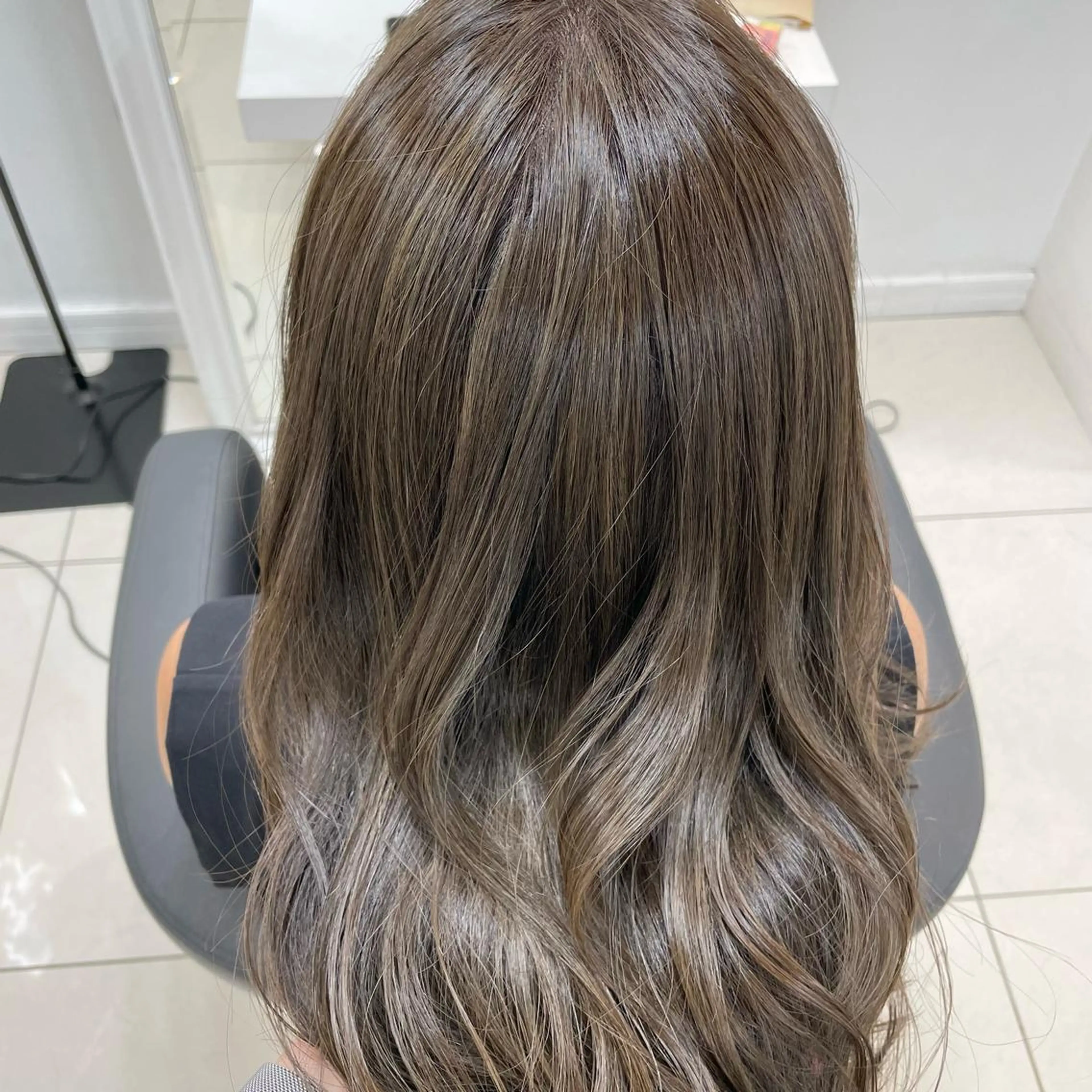 ロング カラー イルミナカラー ヘアカラー トリートメント 【デザインカラー】 粥川佳日望のヘアスタイル