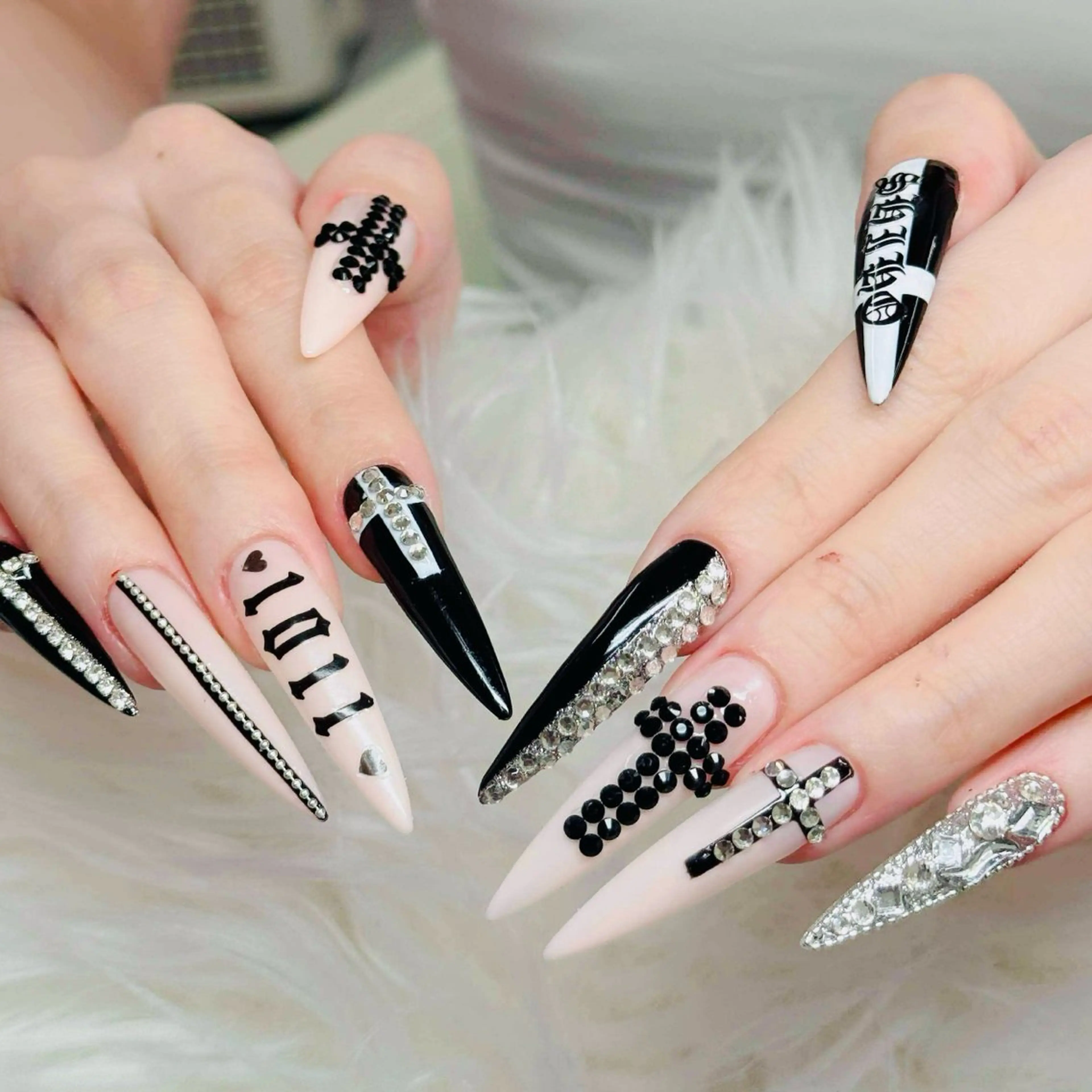 ネイル チークネイル 長さ出し フットネイル マグネットネイル 持ち込み ハンドネイル ANH NAIL ゴテゴテ専門店💎のネイルデザイン
