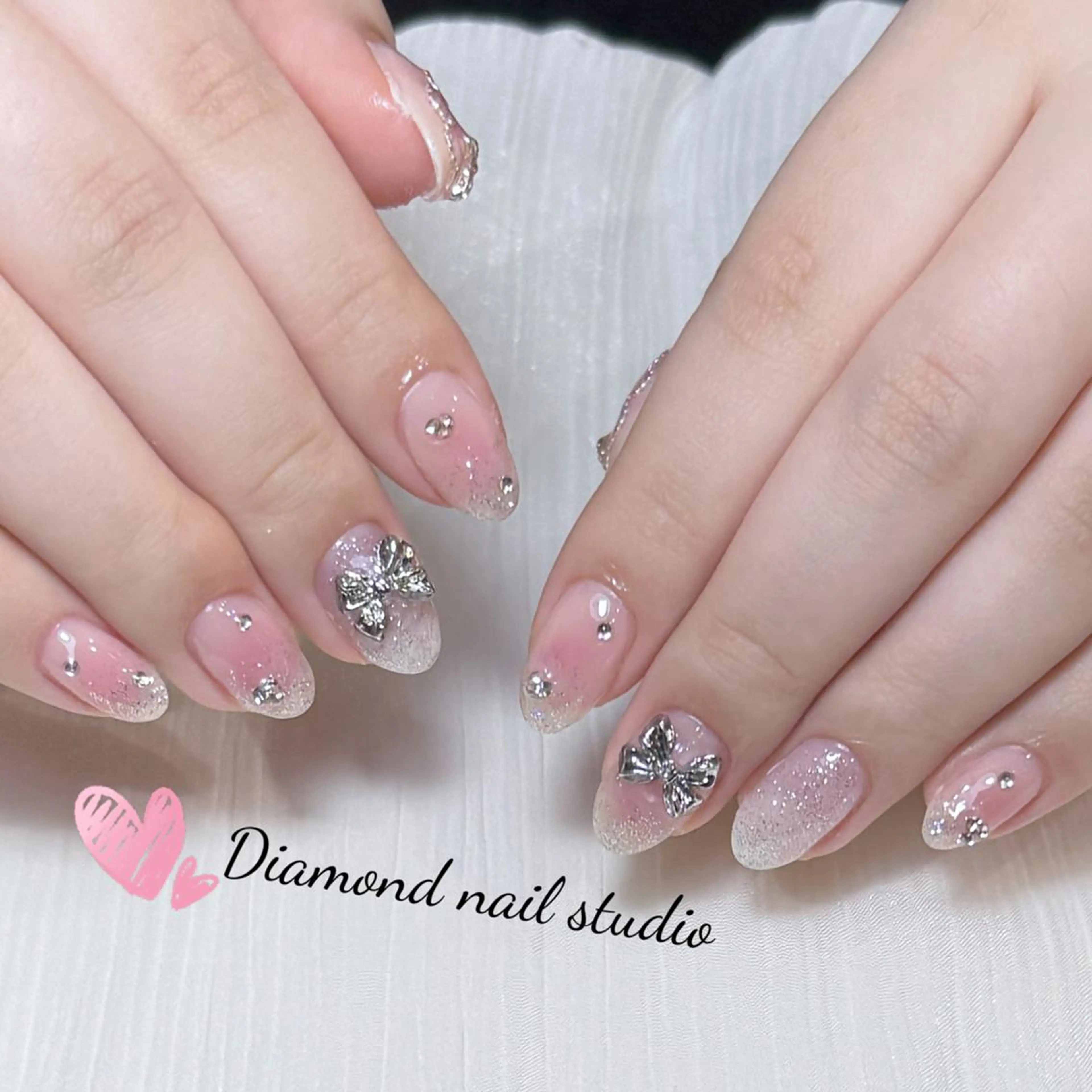 ネイル アートネイル オーロラネイル ガーリー キラキラネイル マグネットネイル DIAMOND 💅のネイルデザイン