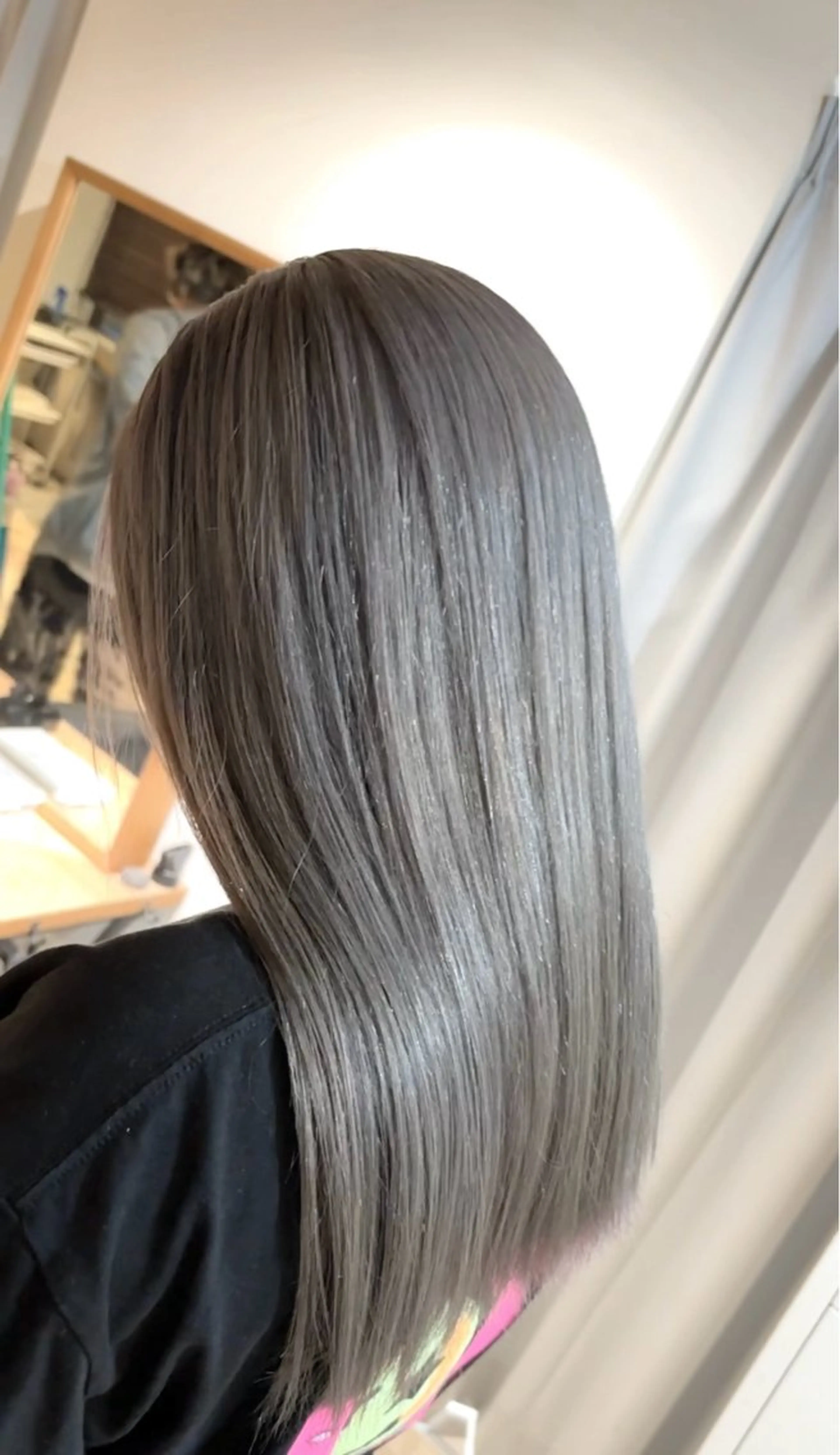 セミロング カラー ブリーチ シルバー カット ヘアカラー ギャルの革命児 秀斗のヘアスタイル