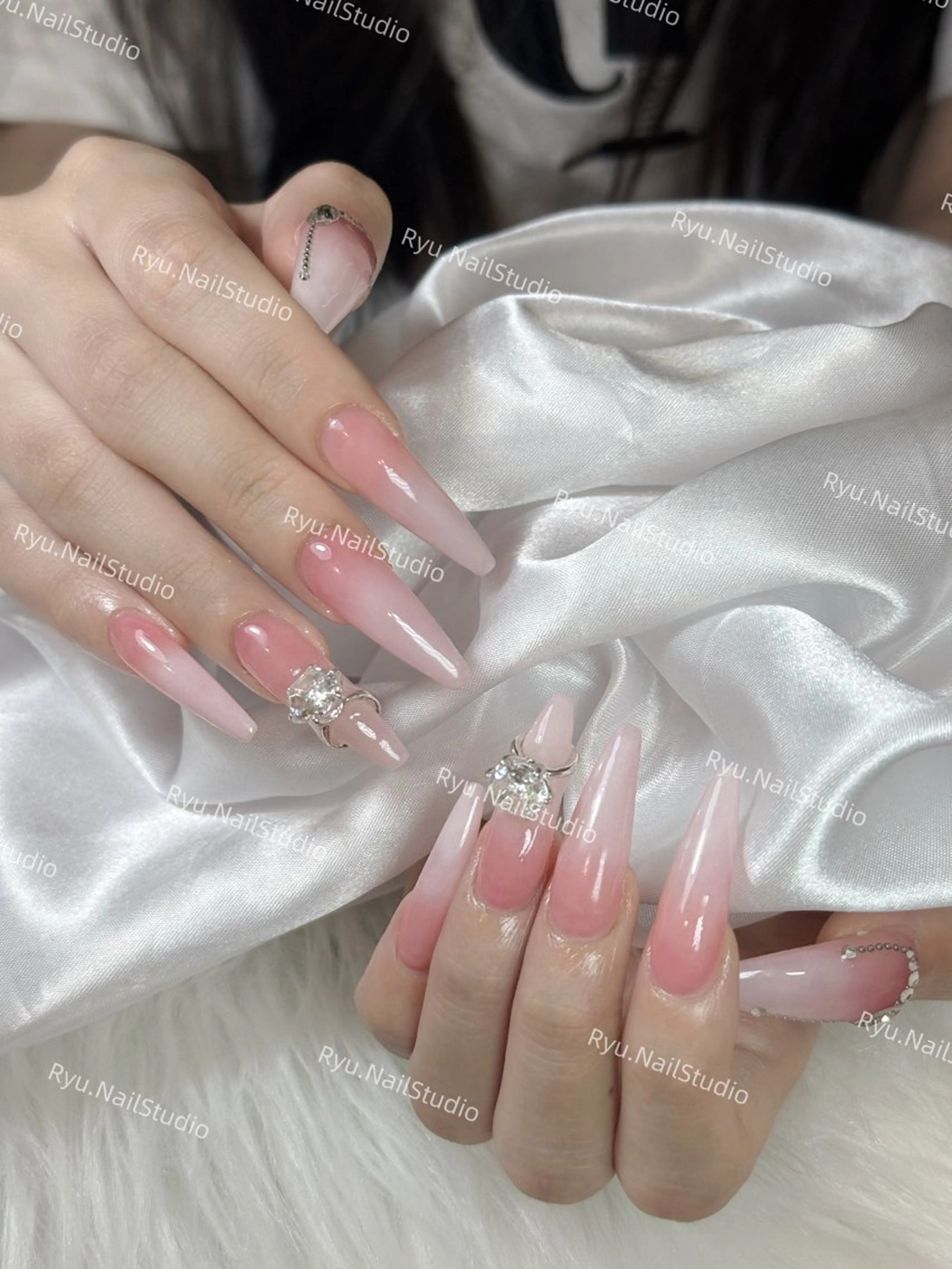 ネイル アートネイル ジェルネイル キラキラネイル ミラーネイル ニュアンスネイル ハンドネイル Ryu Nail Studio所属・Ryu Nailのネイルデザイン