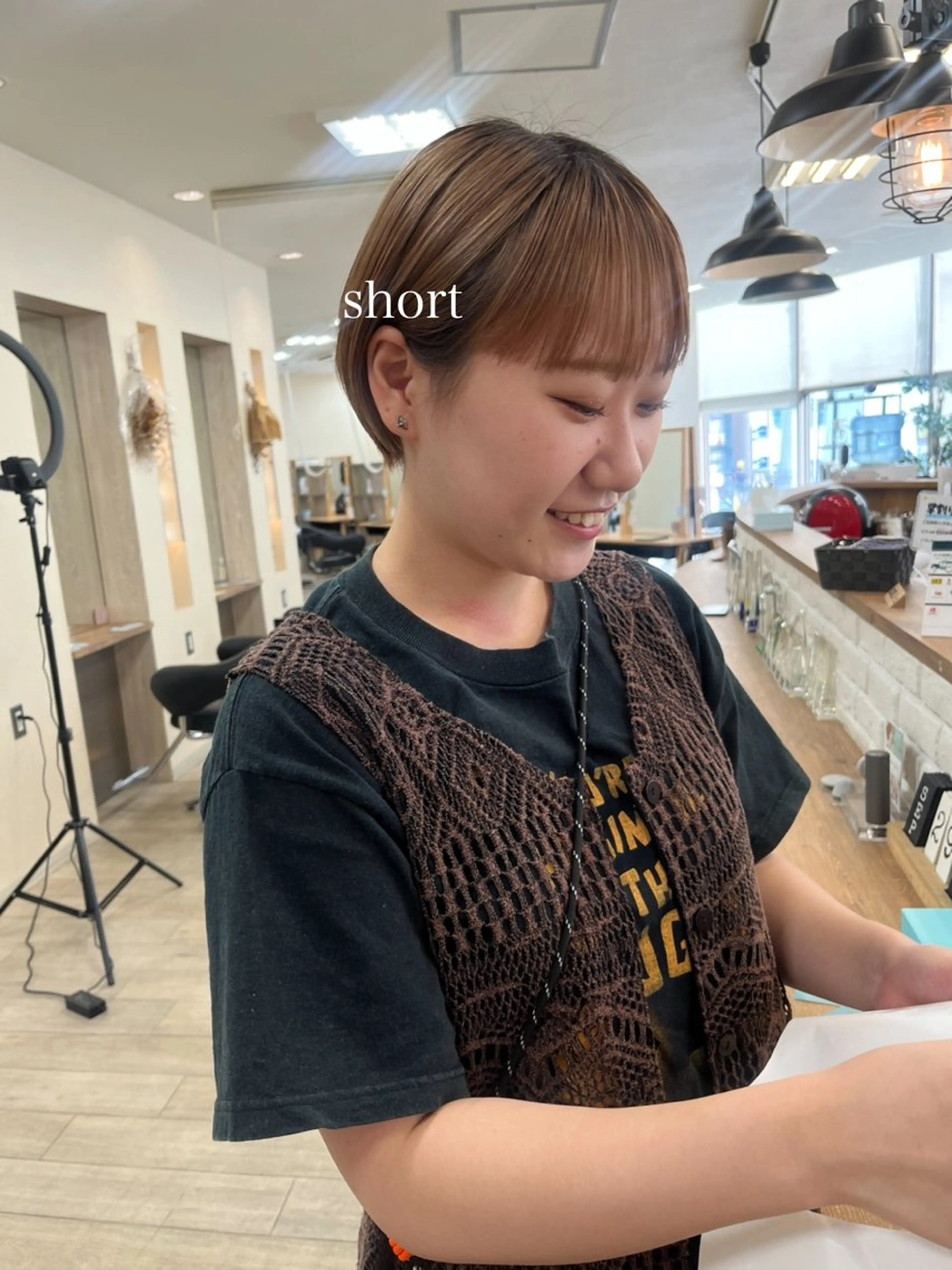 ショート 切りっぱなしボブ ショートボブ ハンサムショート 丸みショート ボブ カット トリートメント 朝がちょっと楽しくな るshort・bobのヘアスタイル