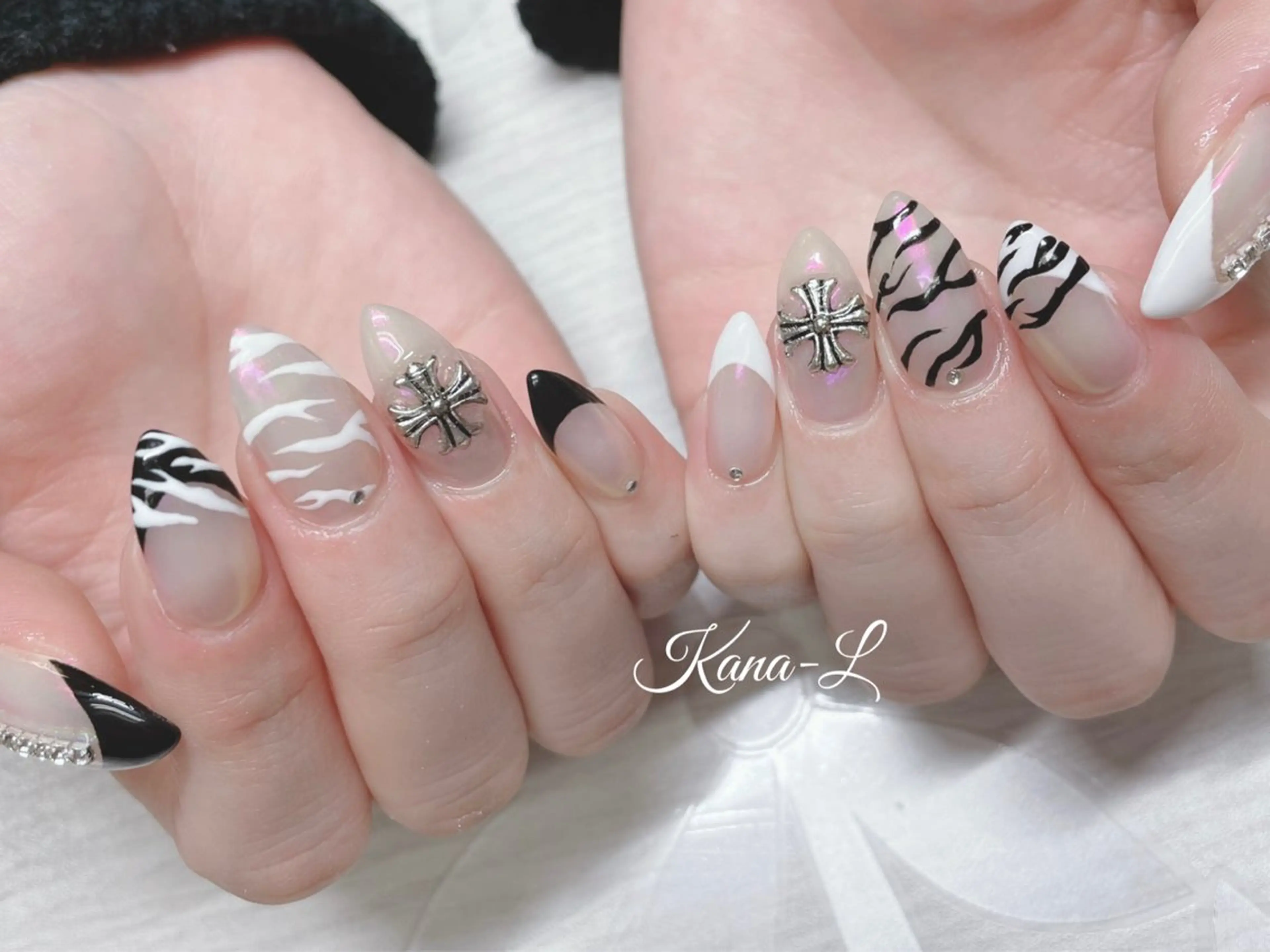 ネイル アニマル柄 フレンチネイル ジェルネイル 韓国ネイル パラジェル 芦辺 香奈のネイルデザイン