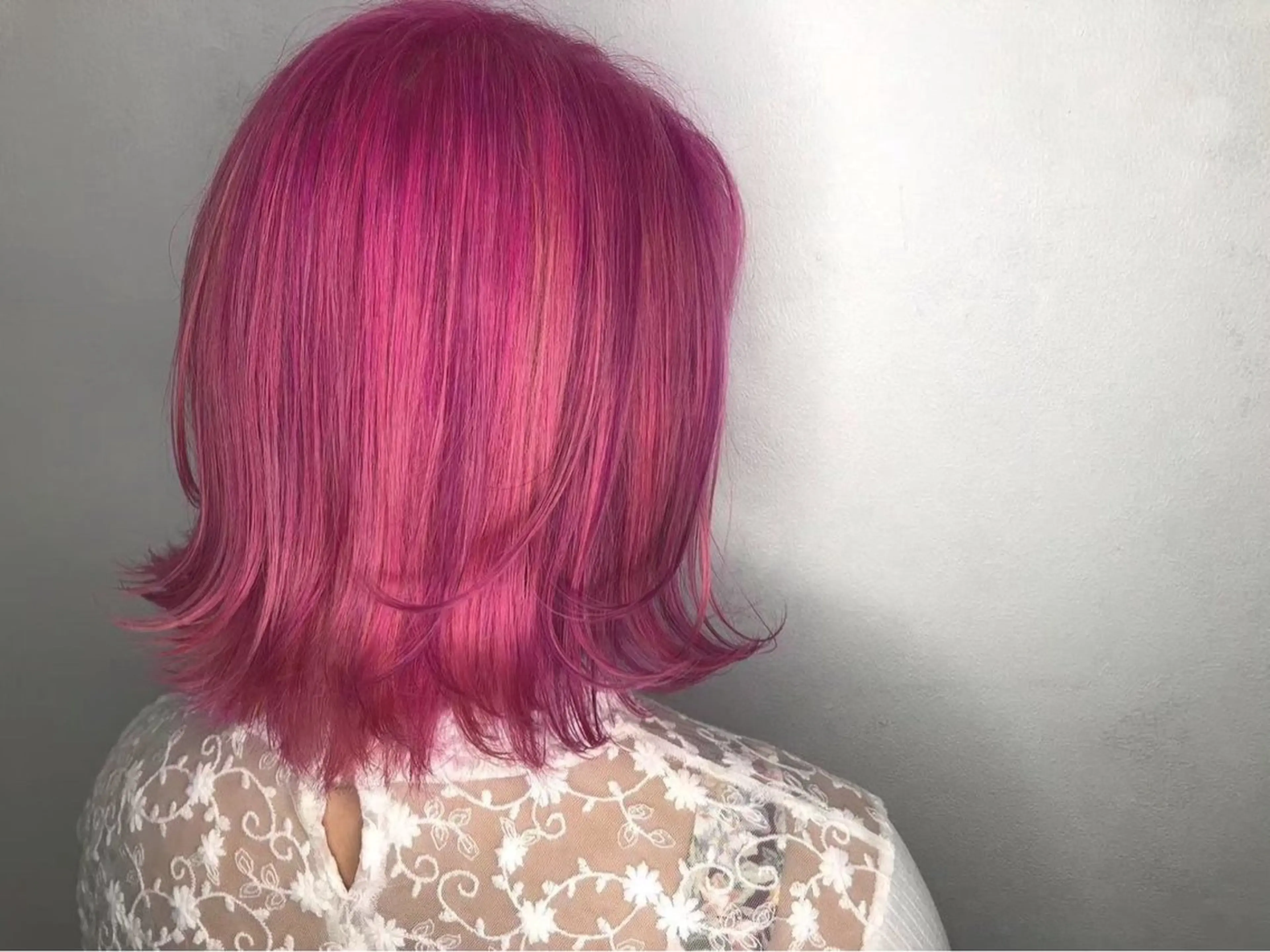 ミディアム カラー ヘアアレンジ アイブロウモデル 募集中のヘアスタイル