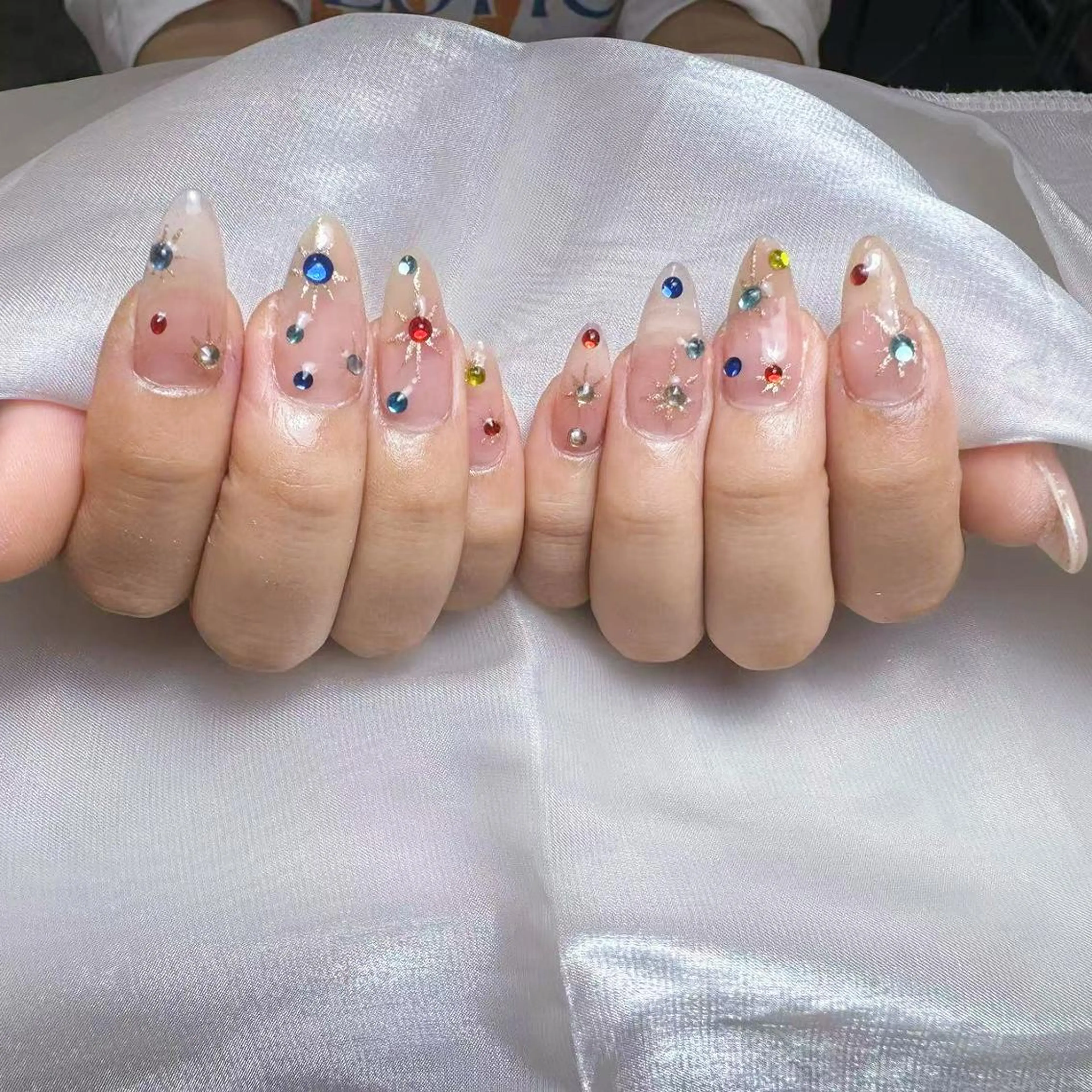 ネイル アートネイル オーロラネイル ガーリー キラキラネイル 韓国ネイル ハンドネイル DIAMOND 💅のネイルデザイン
