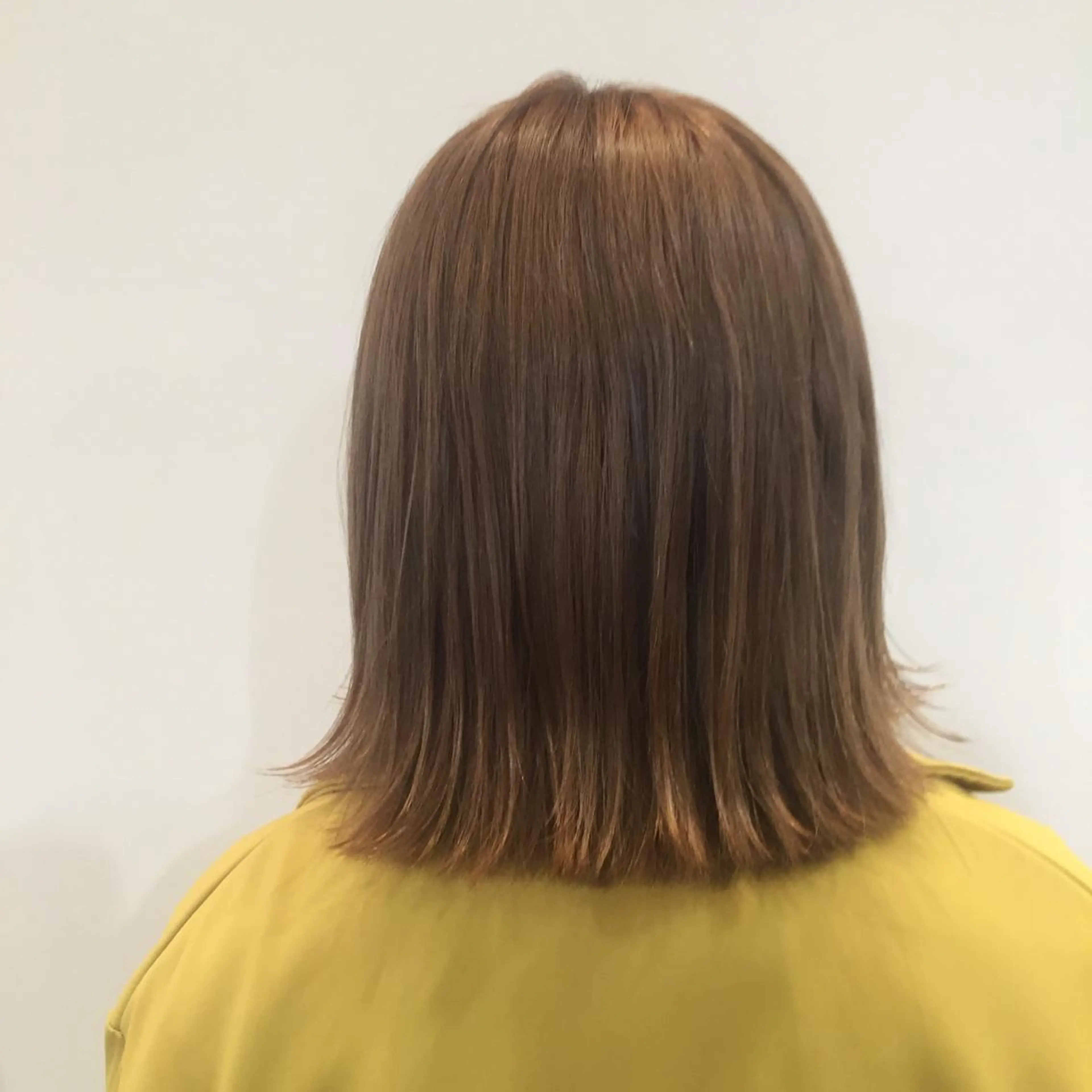 ミディアム カラー 切りっぱなしボブ ベージュカラー ブリーチ ボブ GO TODAY SHAiRE SALON　下北沢店所属・冨永 志穂の眉毛・アイブロウイメージ