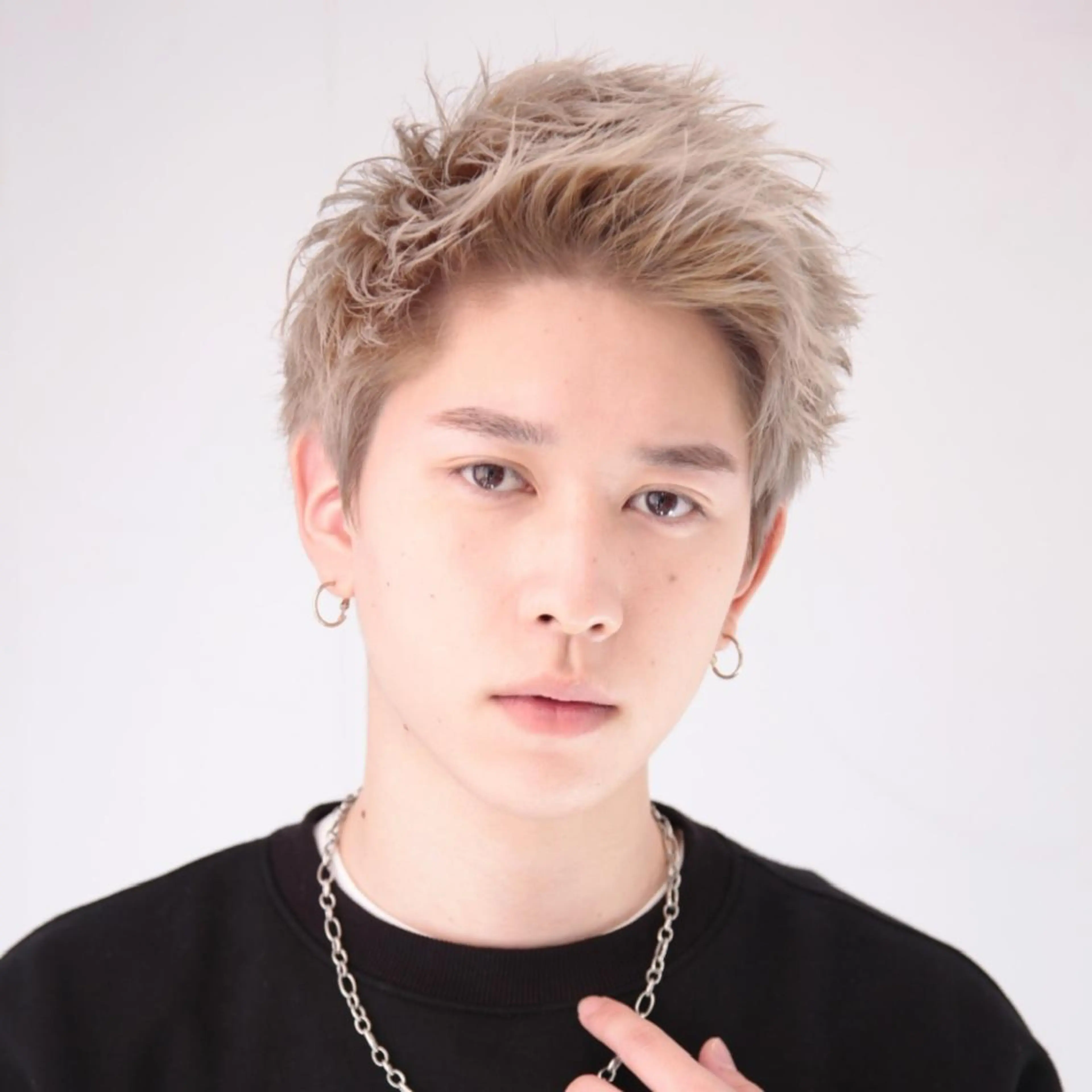 ショート カラー パーマ メンズ メンズハイトーン モヒカン メンズパーマ ツイストスパイラルパーマ 波巻きパーマ BIRTH by Happiness所属・【メンズ専門】 古田 隆悟のヘアスタイル