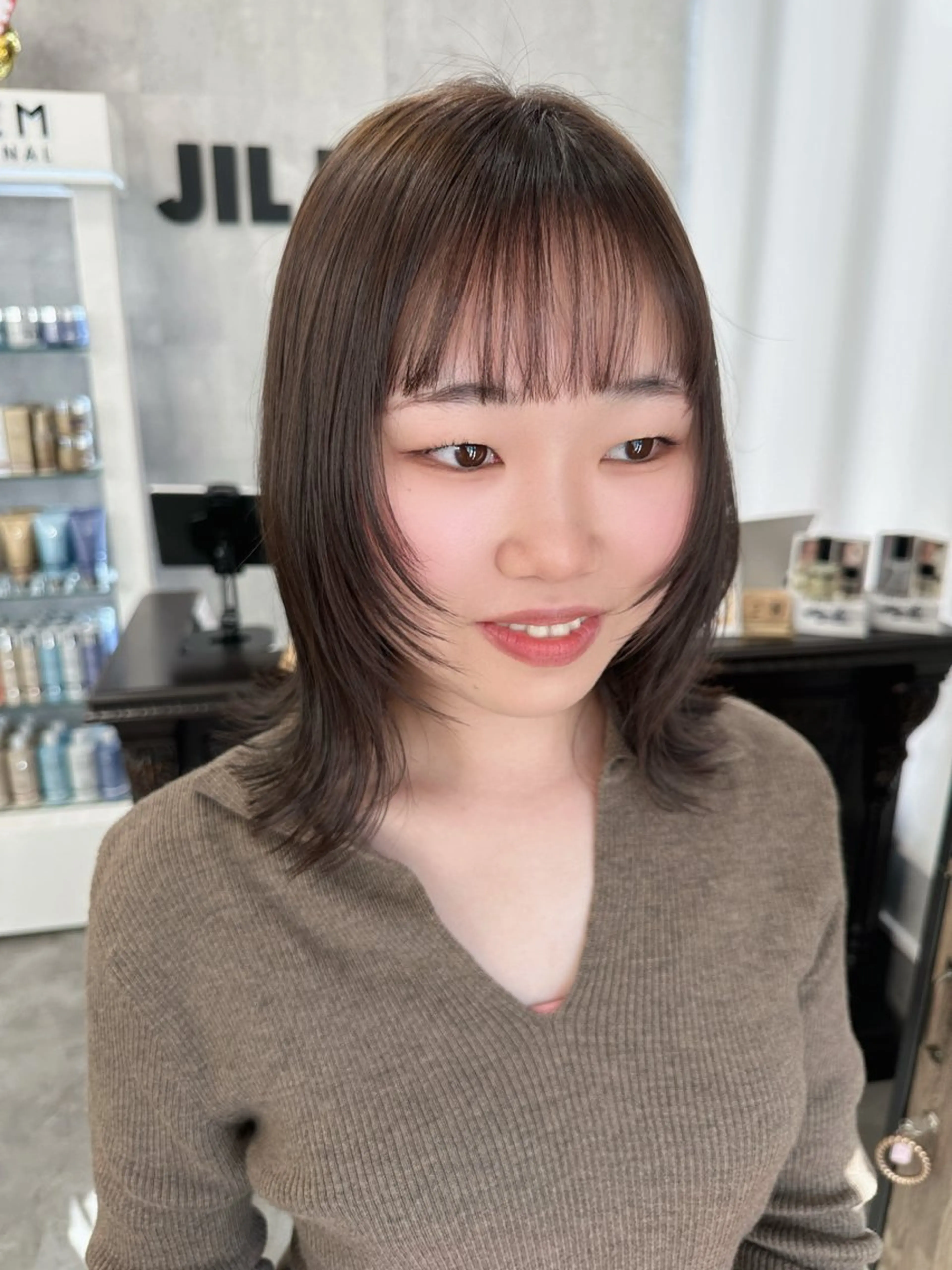 ミディアム ボブレイヤー ボブ レイヤーカット 鈴木 菜々映のヘアスタイル