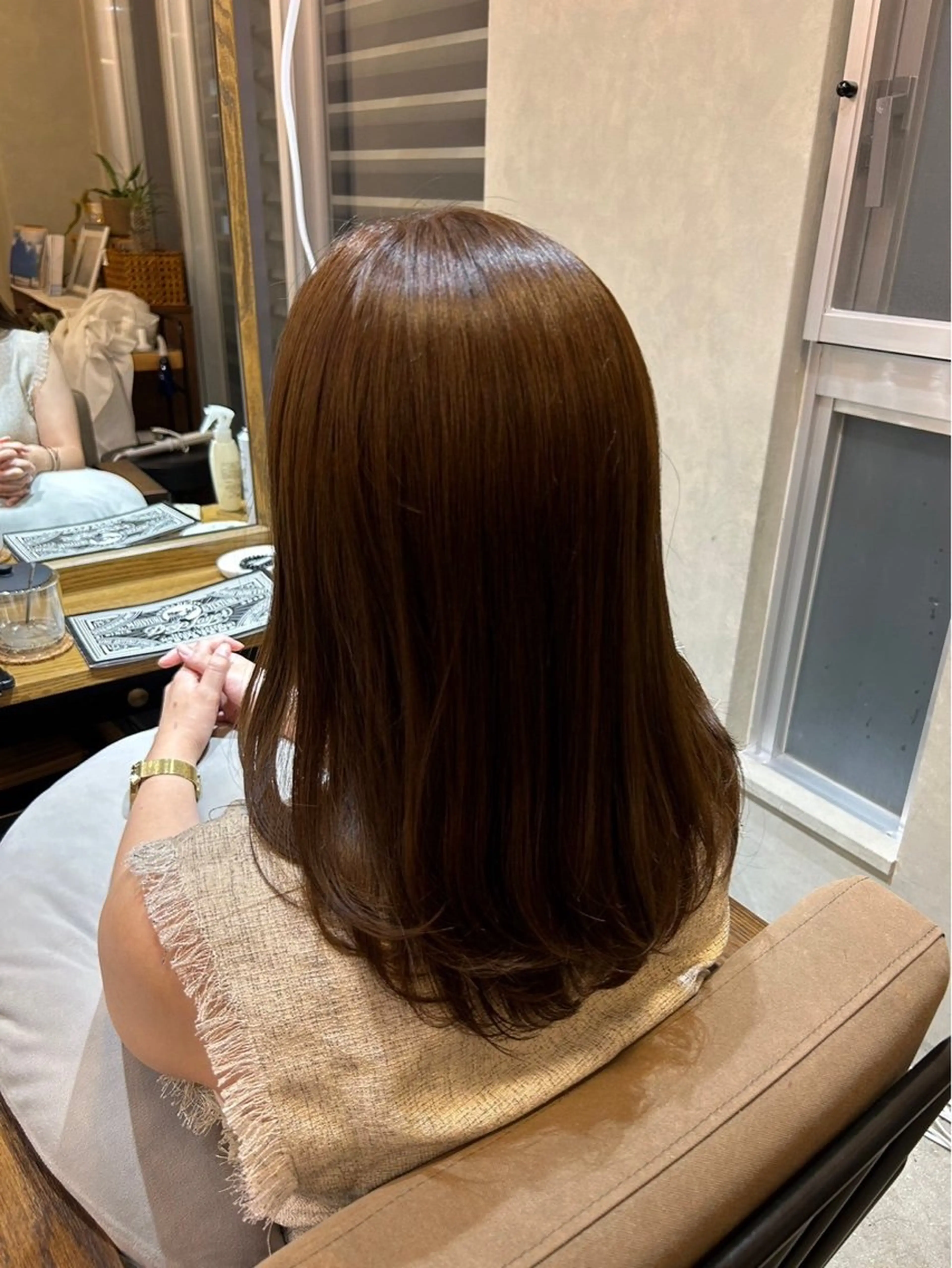 セミロング カラー 平良 那生のヘアスタイル