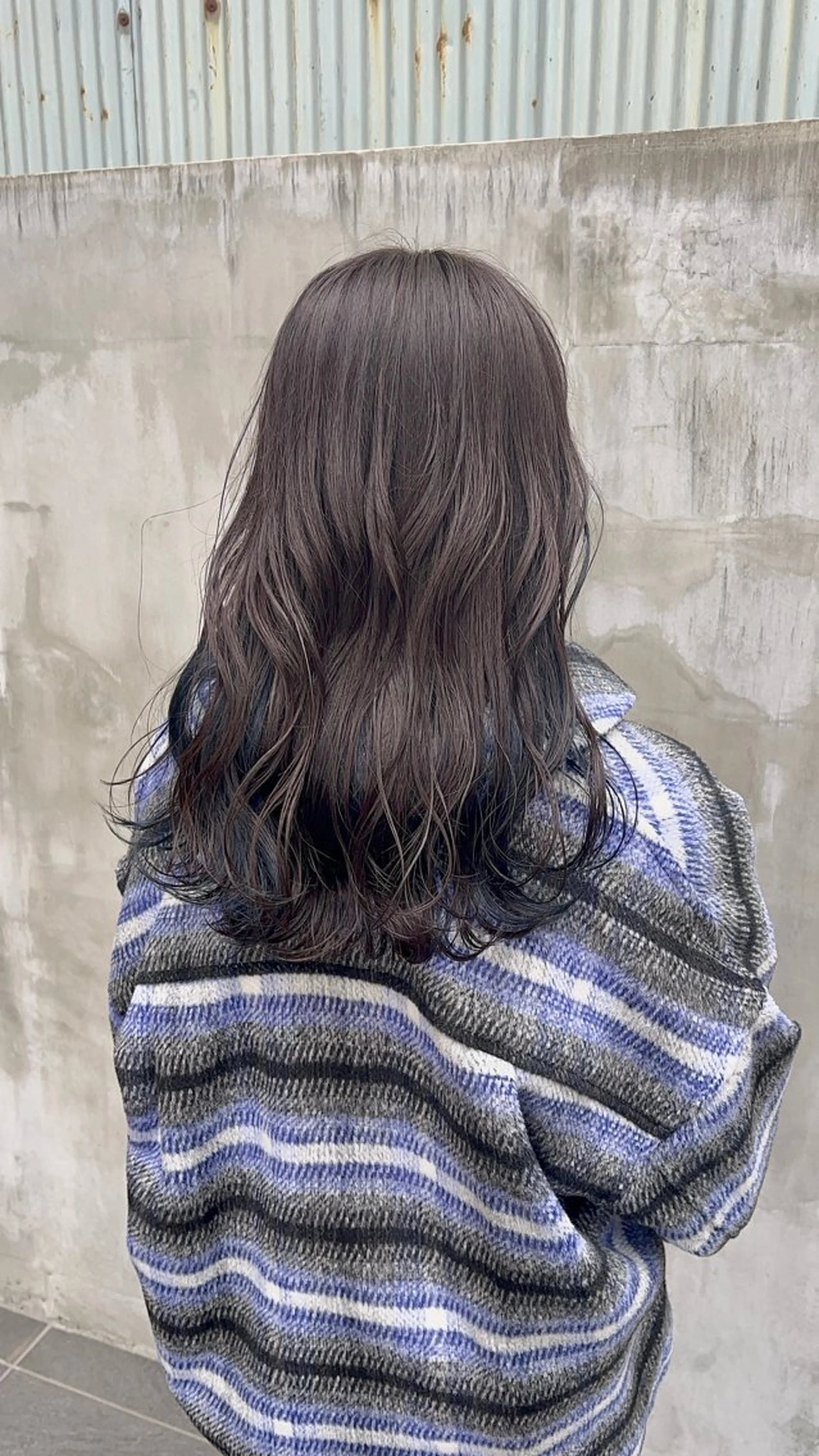 セミロング カラー ダークグレー ダークグレージュ グレージュ ✨ミニモ限定価格◎ ブリーチ無しカラーのヘアスタイル