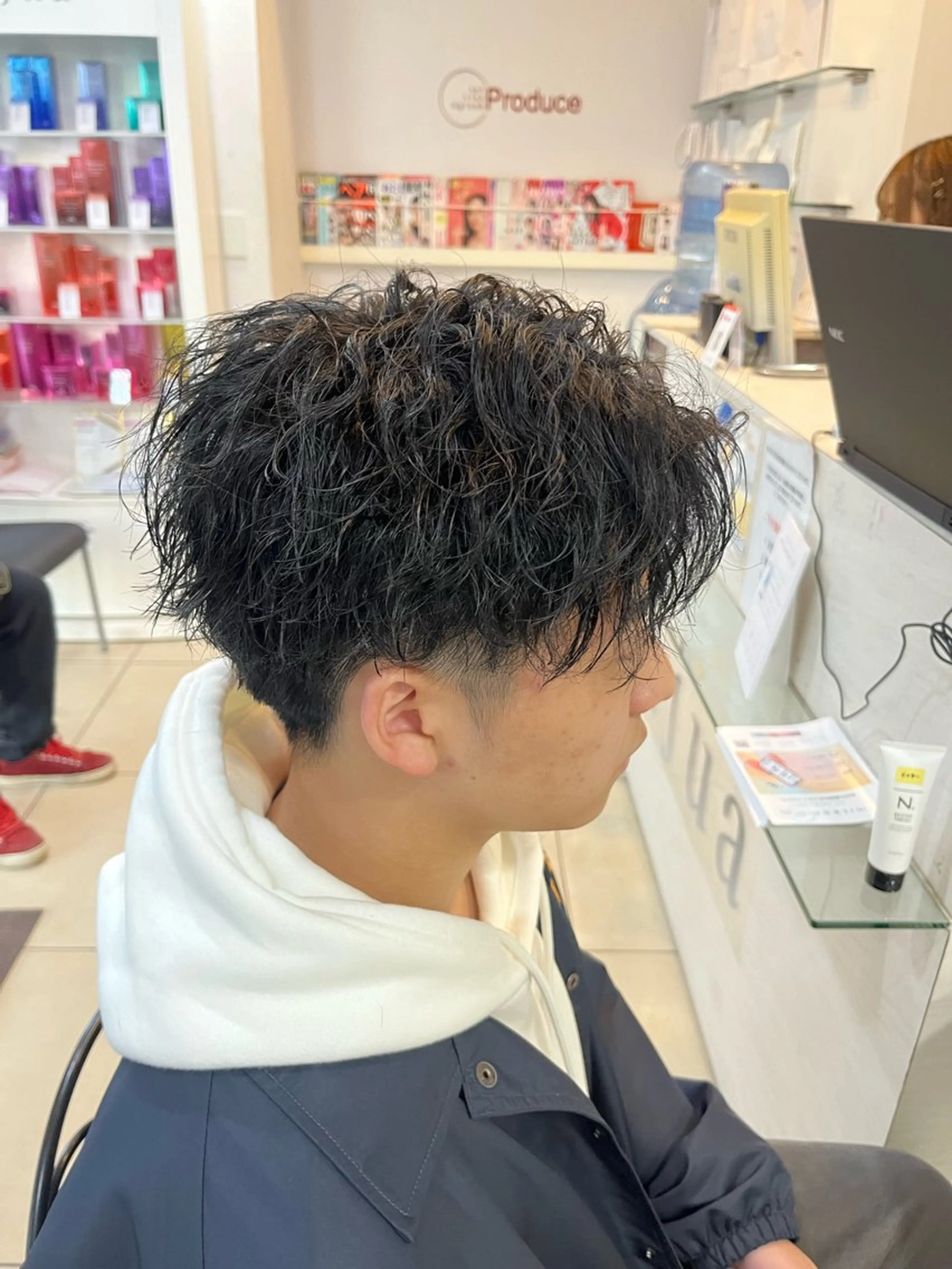 ショート パーマ メンズ センターパート カット パーマ カルマ・ニュアンス パーマ　須田龍世のヘアスタイル