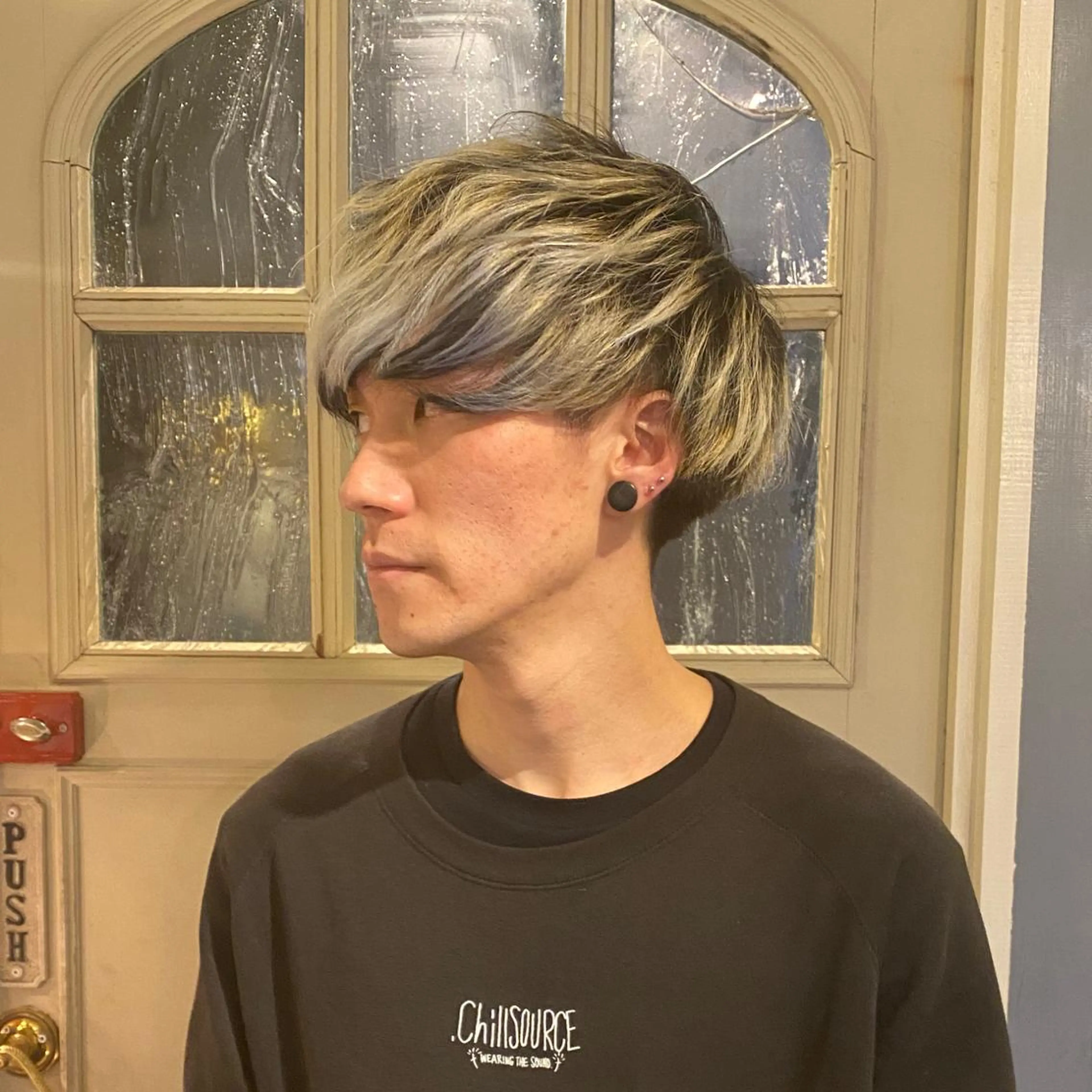 カラー メンズ メンズブリーチ メンズインナーカラー ブリーチ インナーカラー シルバー カット ヘアカラー ヘッドスパ BRITS 渡辺 菜々子のヘアスタイル