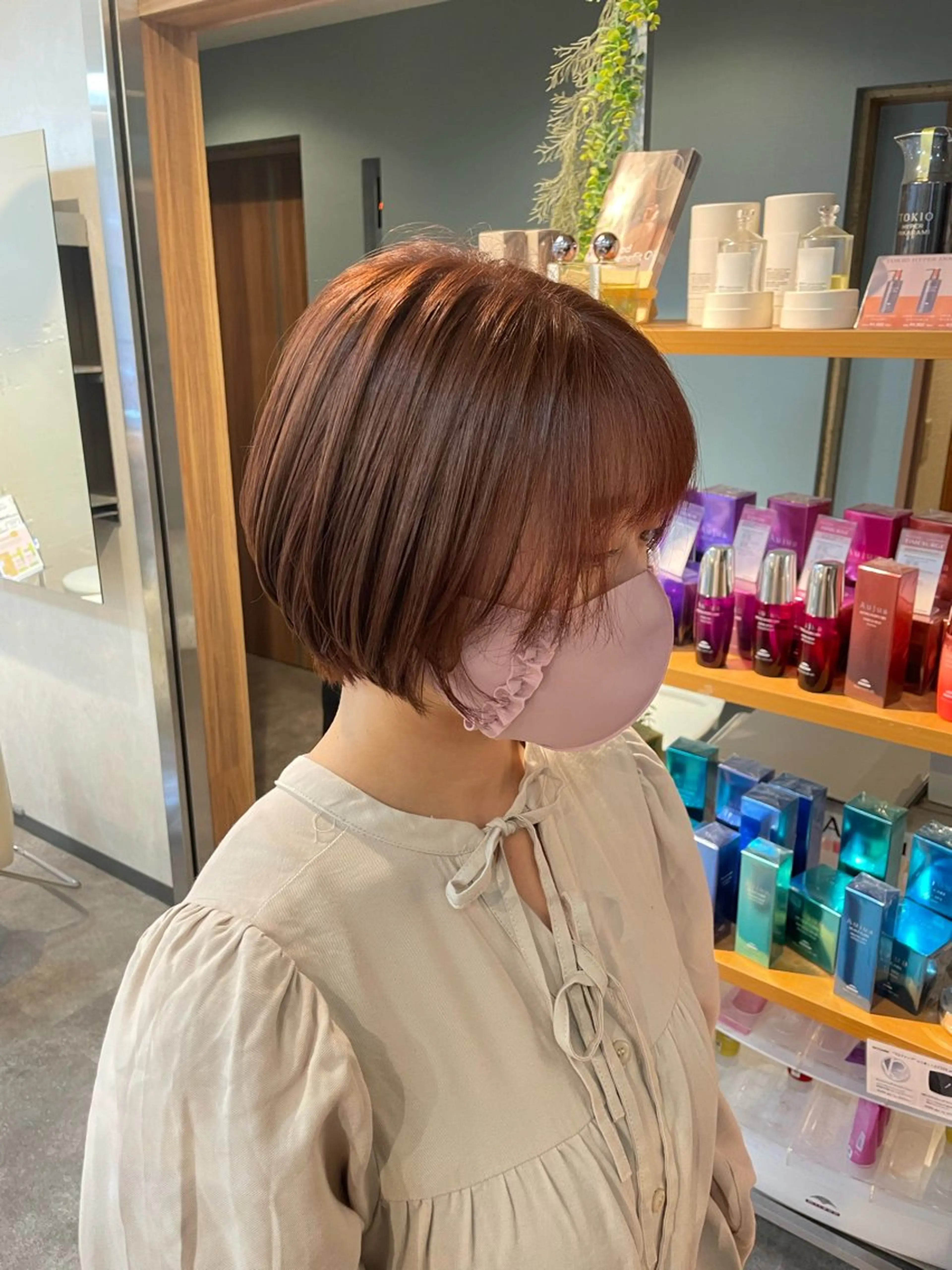 ショート カラー 佐藤 結衣のヘアスタイル