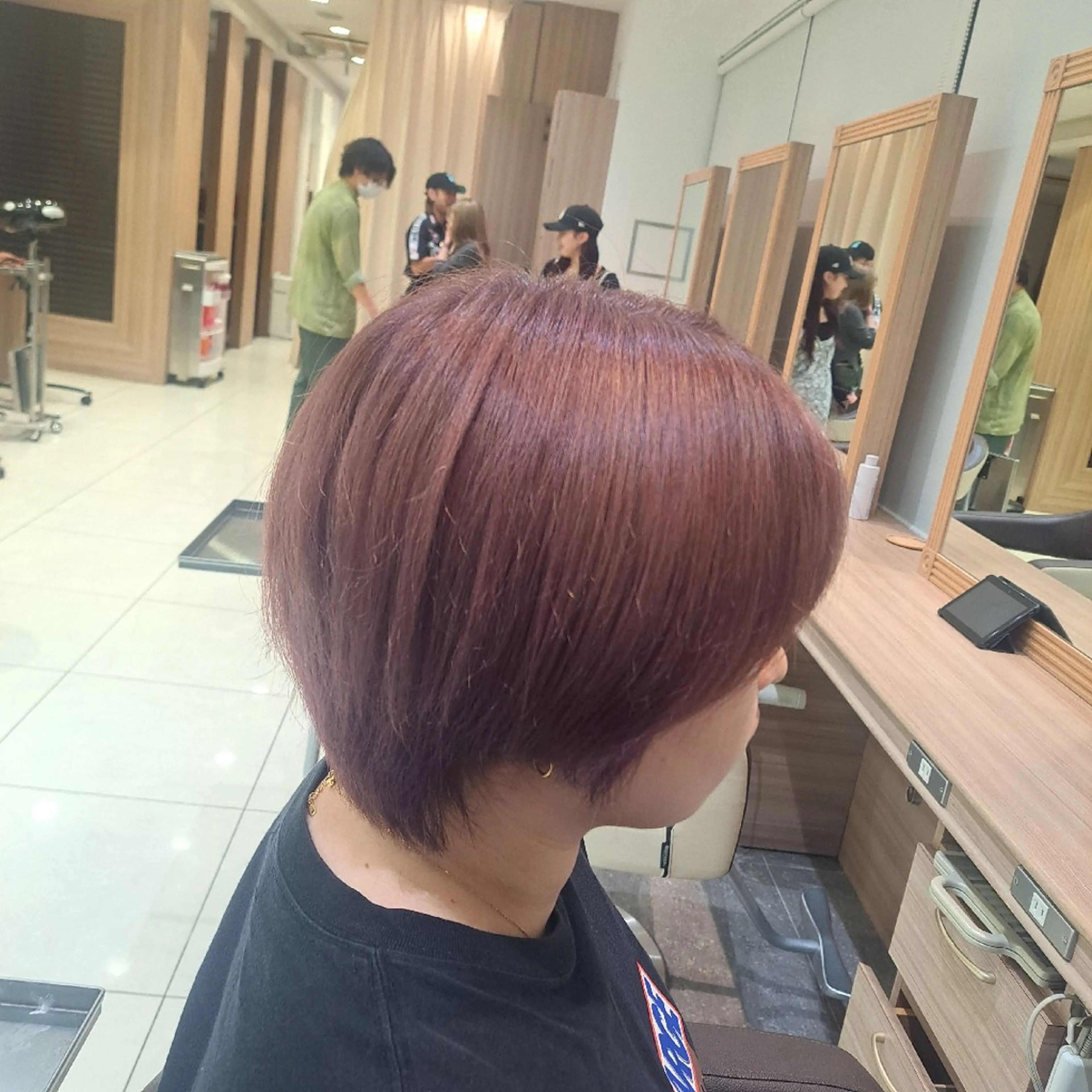ショート カラー 極艶縮毛／髪質改善／ 内田こうたのヘアスタイル