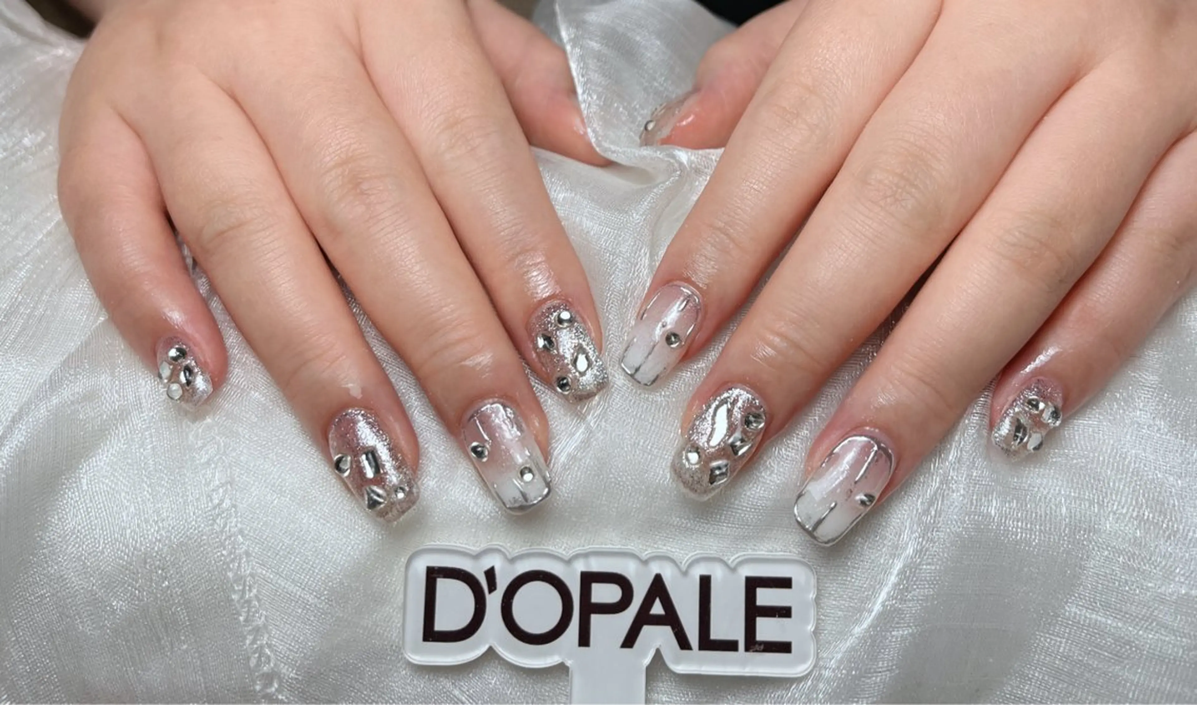 ネイル DOPALE、もも 彦奇のネイルデザイン