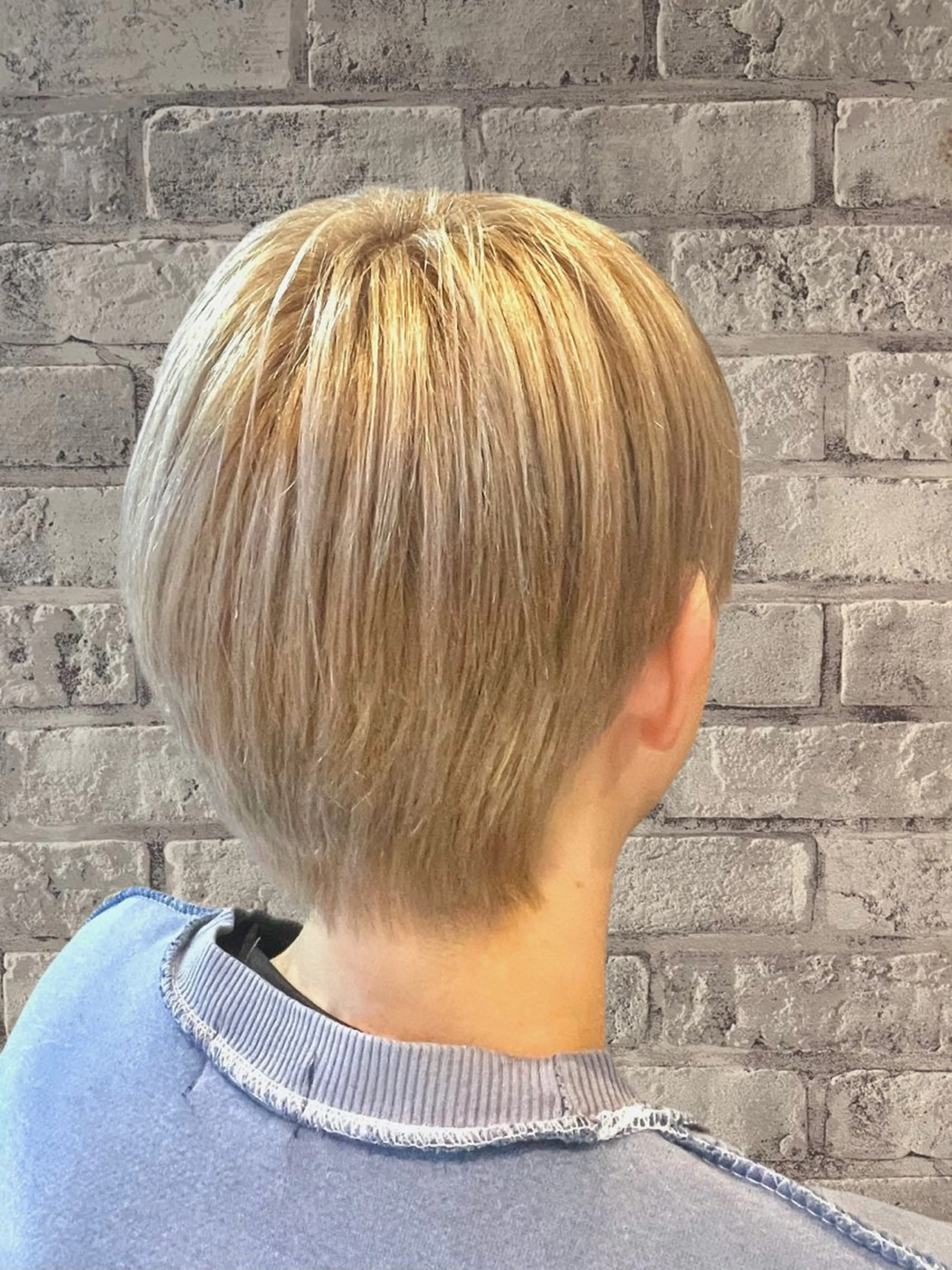 🎨【圧倒的な透明感✨️】メンズカット+ケアブリーチ+カラーの写真