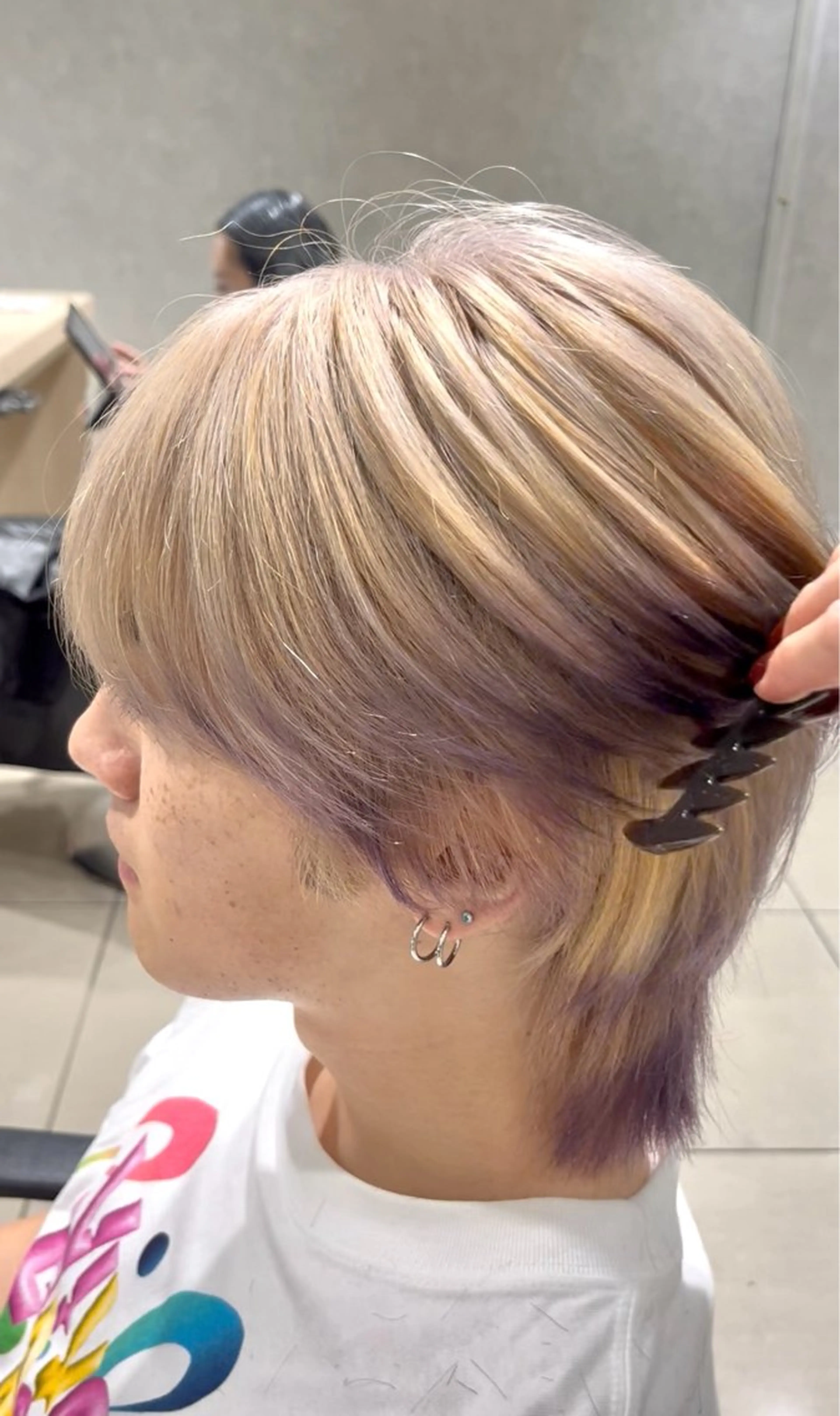 ミディアム メンズ キッズ メンズブリーチ カット ヘアカラー 巖本 真希のヘアスタイル