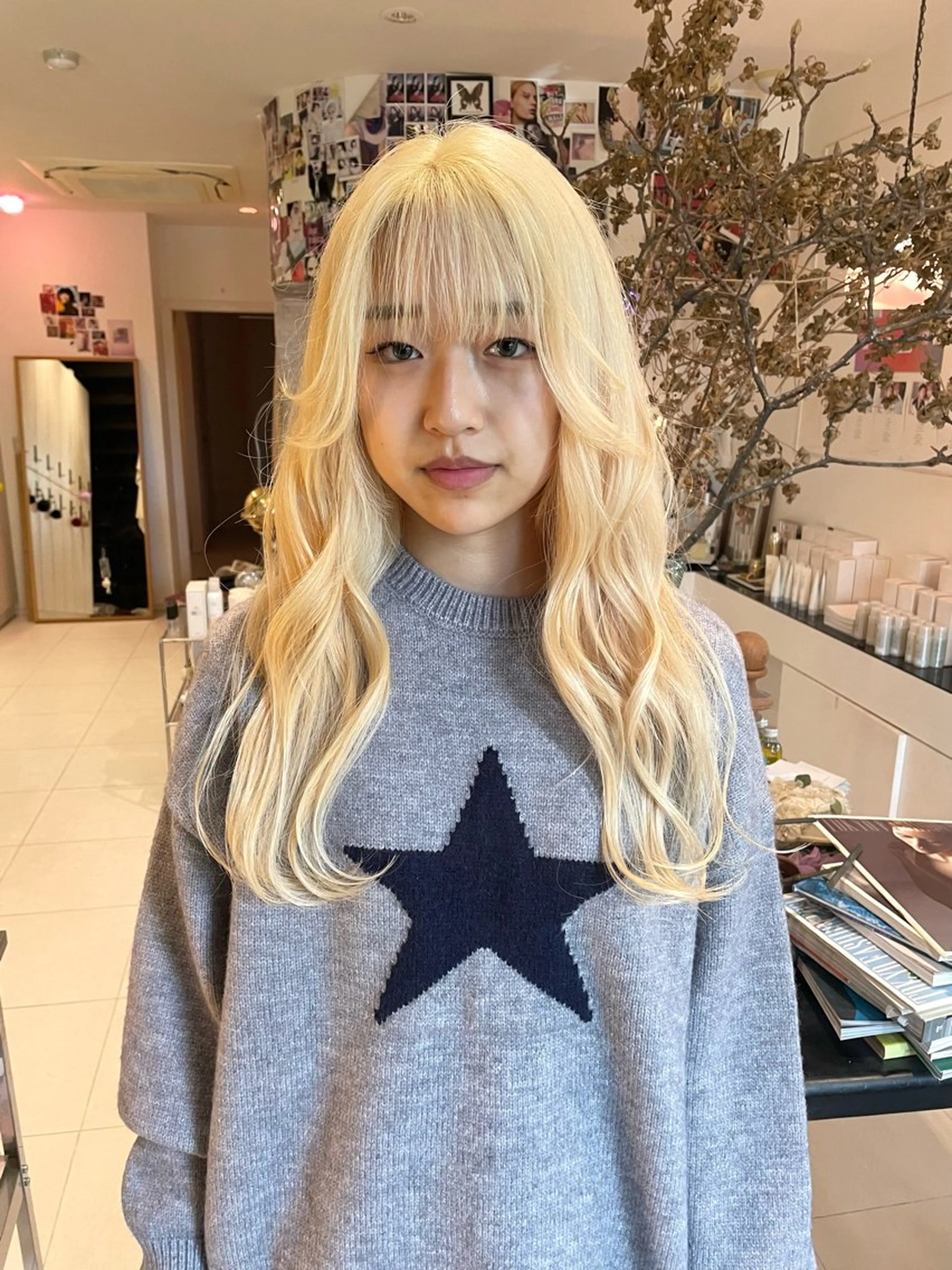 ロング カラー ブリーチ 抜きっぱなしブロンド nishiura nanasaのヘアスタイル