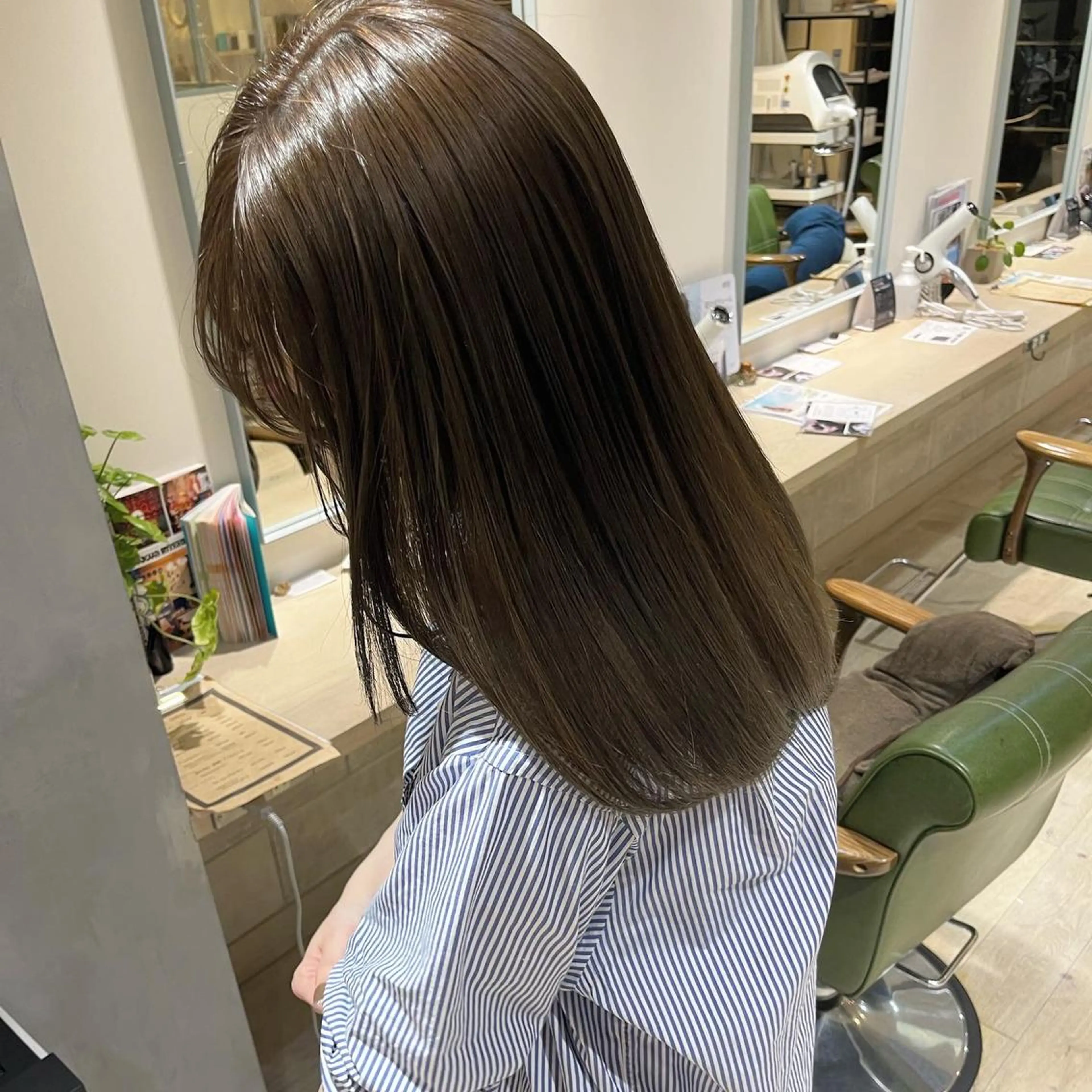 セミロング カット ヘアカラー mai ROCCOのヘアスタイル