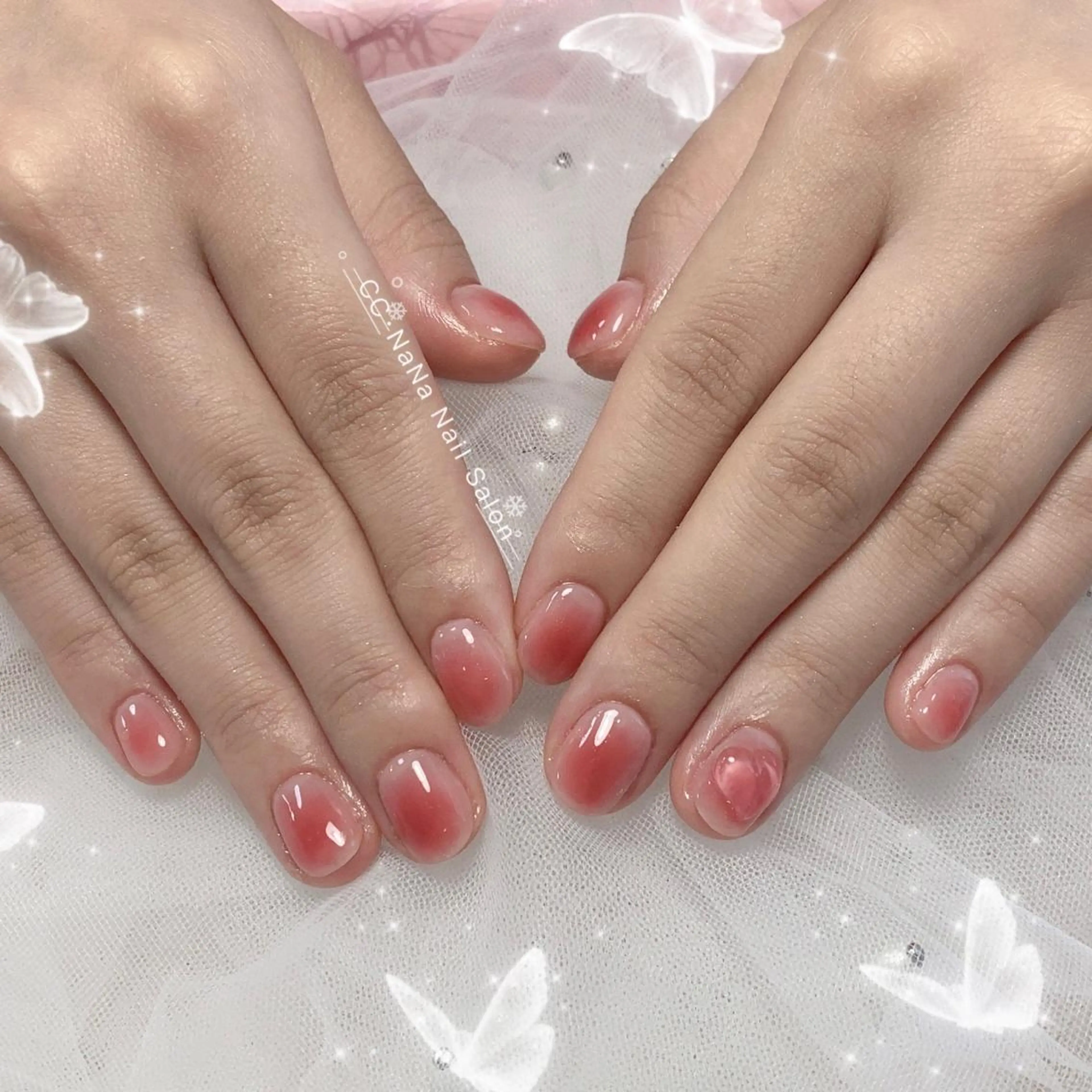 ネイル チークネイル フラッシュネイル ハート キラキラネイル 韓国ネイル 💎CC・NaNa 韓国風ネイル🌙のネイルデザイン