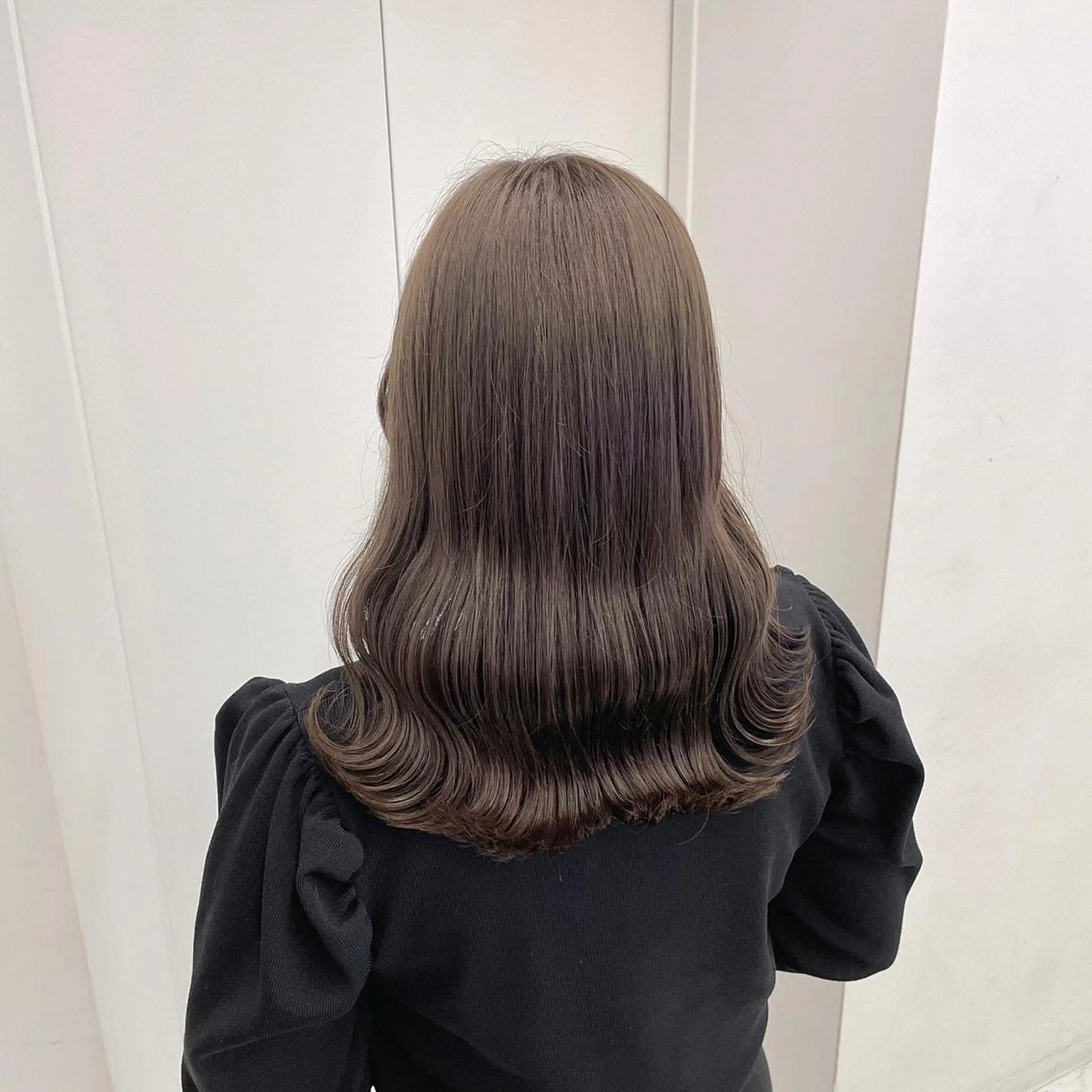 セミロング カラー ヘアアレンジ nana【艶髪】/ 顔まわり/縮毛矯正のヘアスタイル